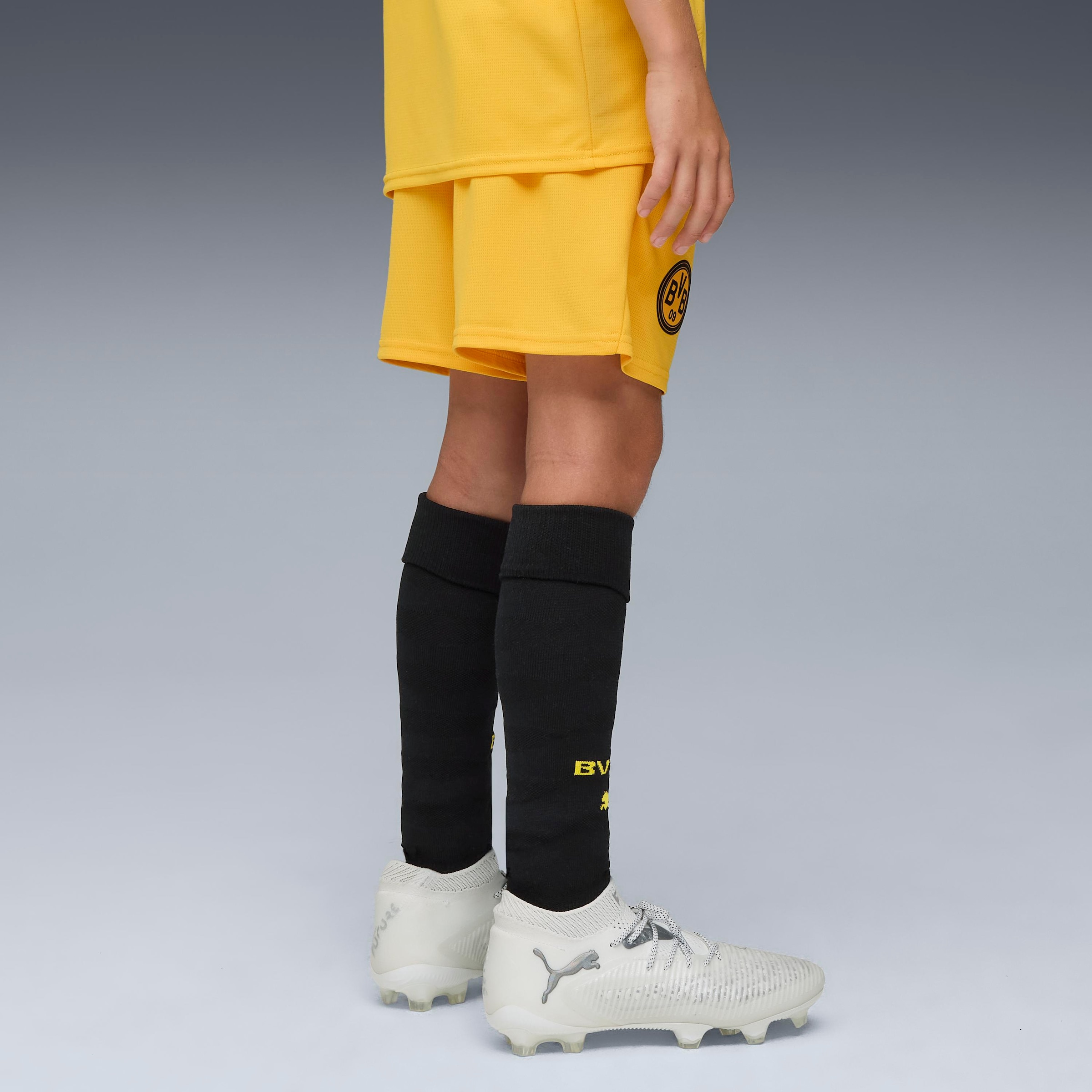 PUMA Trainingsshorts »BVB SHORTS REPLICA JR«  sportlicher Stil, für Fussball und Training, mit DryCELL-Technologie