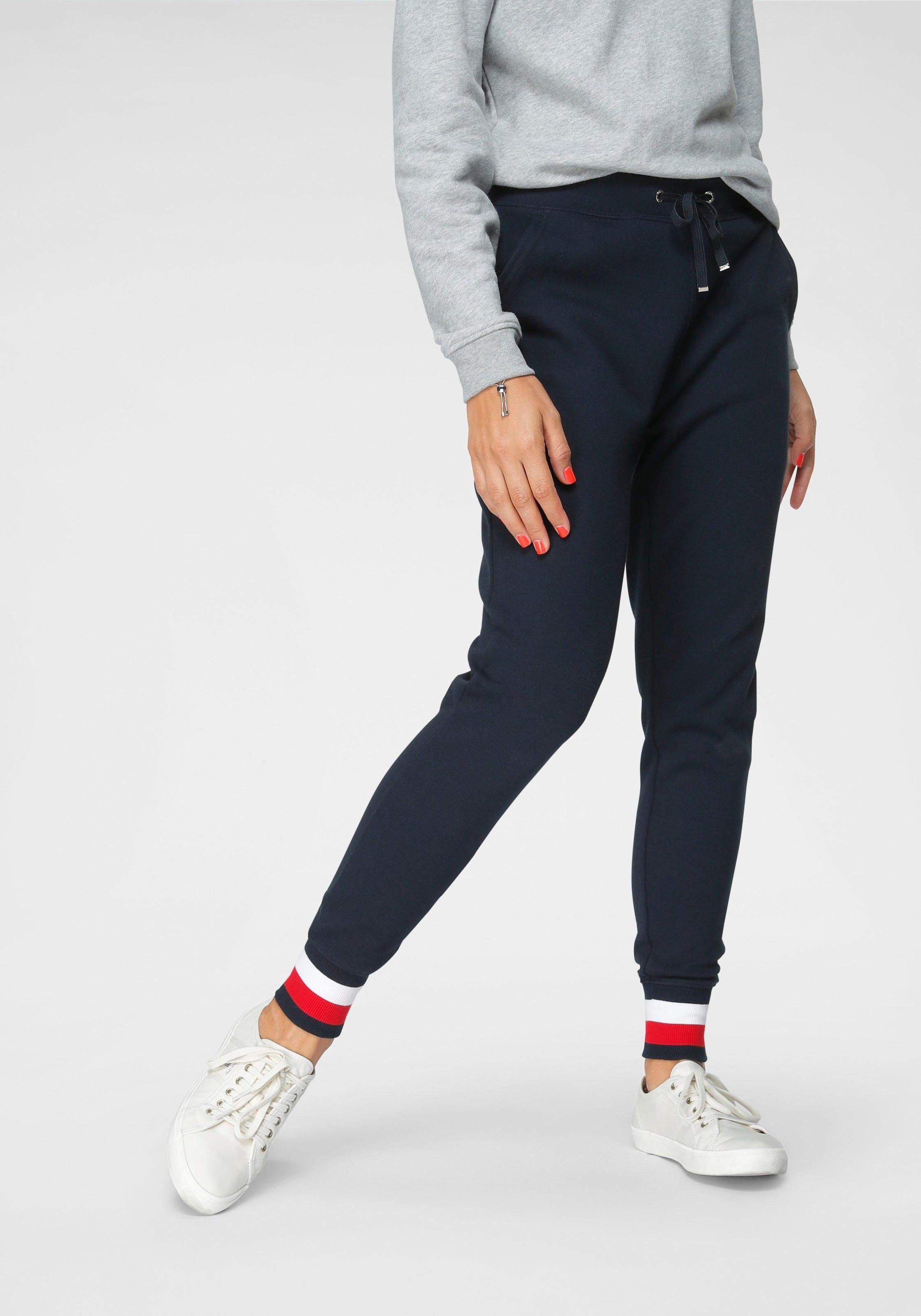 Image of Tommy Hilfiger Sweathose »HERITAGE SWEATPANTS«, mit den typisechen Tommy Streifen am Beinabschluss & Tommy Hilfiger Logo-Flag bei Ackermann Versand Schweiz