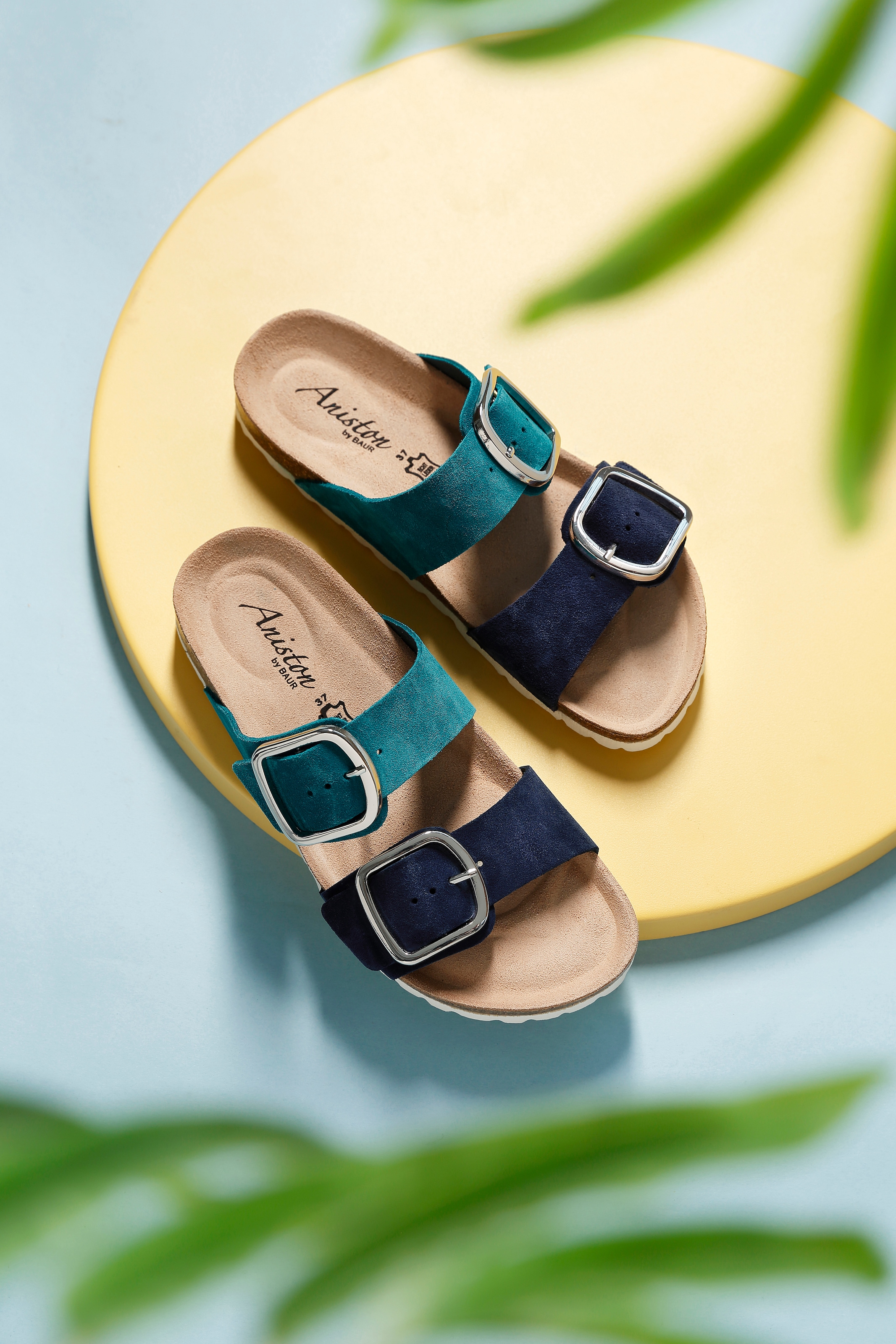 Aniston SHOES Pantolette  Sommerschuh, Hausschuh mit Eye-Catching Farben