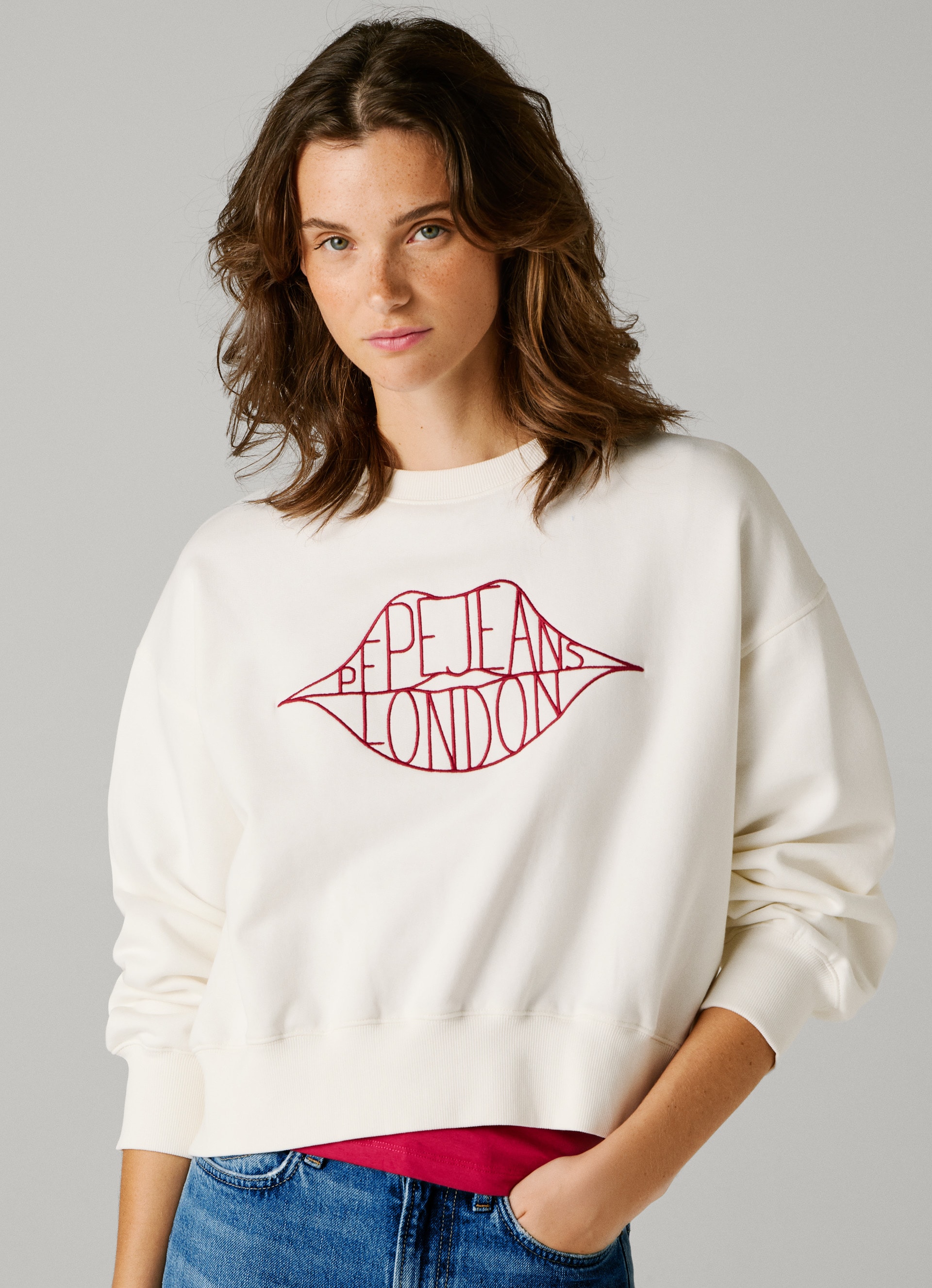 Pepe Jeans Sweat-shirt »BERNIS«, mit Rundhals, bestickt
