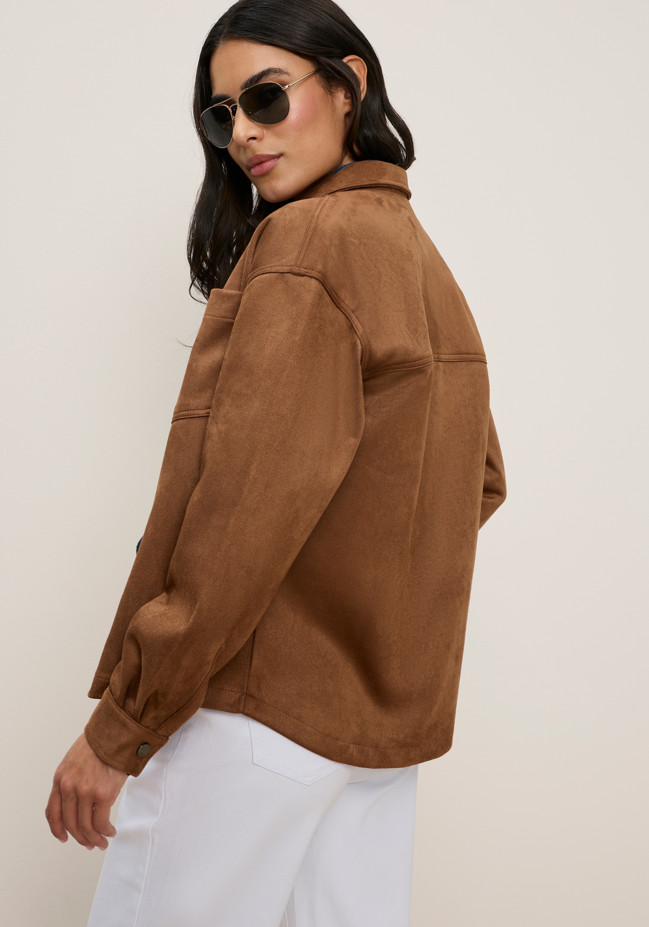 Tamaris Veste en imitation cuir »aus weichem Veloursleder-Imitat« Longueur couvrant les hanches, avec patte de boutonnage