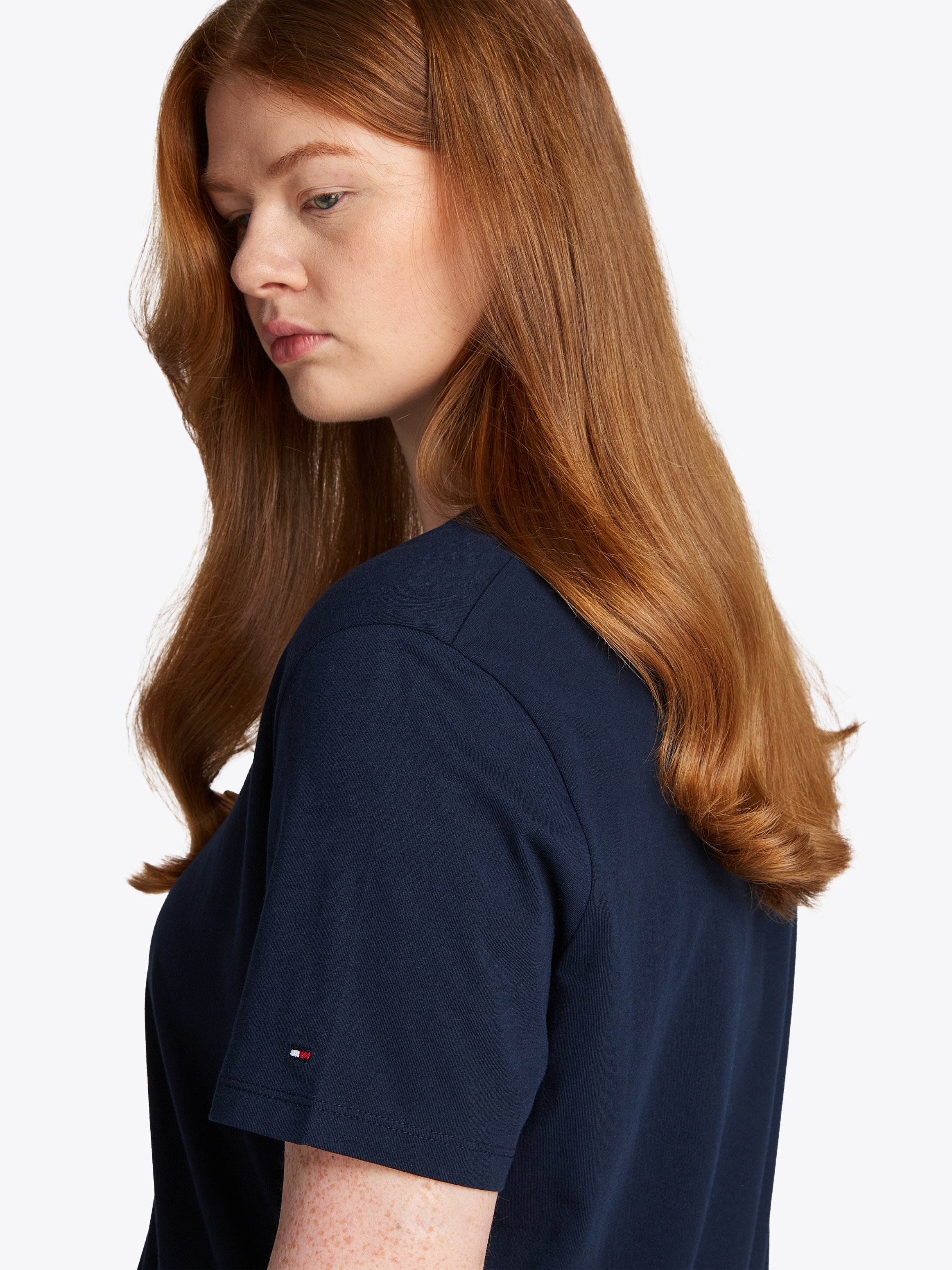 Tommy Hilfiger Curve Rundhalsshirt »CRV REG SCRIPT C-NK TEE SS«, in Grossen Grössen, Logoschriftzug