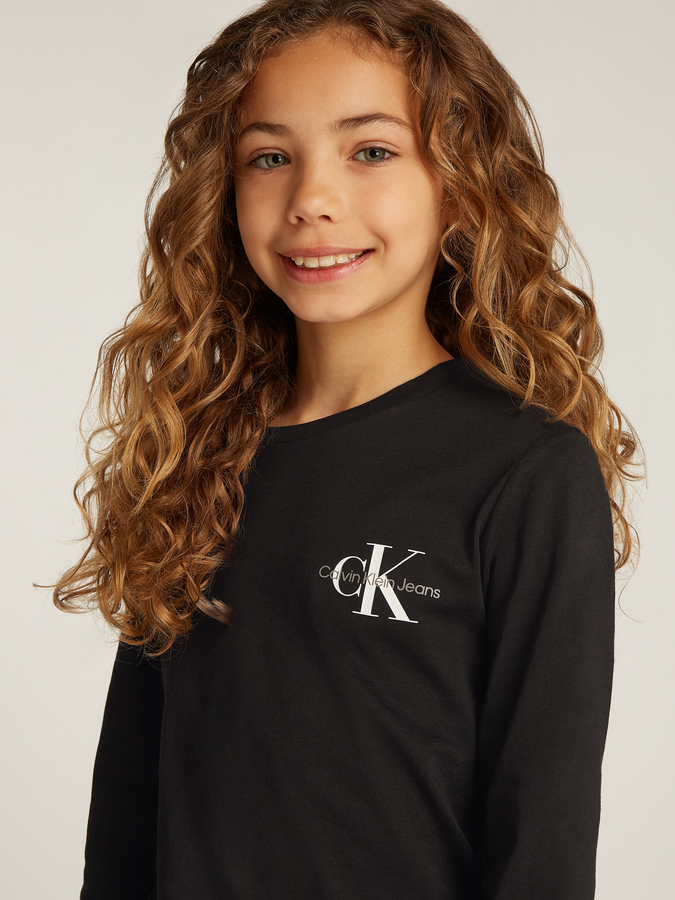 Calvin Klein Jeans Langarmshirt »Chest Monologo Ls T-Shirt«, für Kinder bis 16 Jahre und mit Logoschriftzug