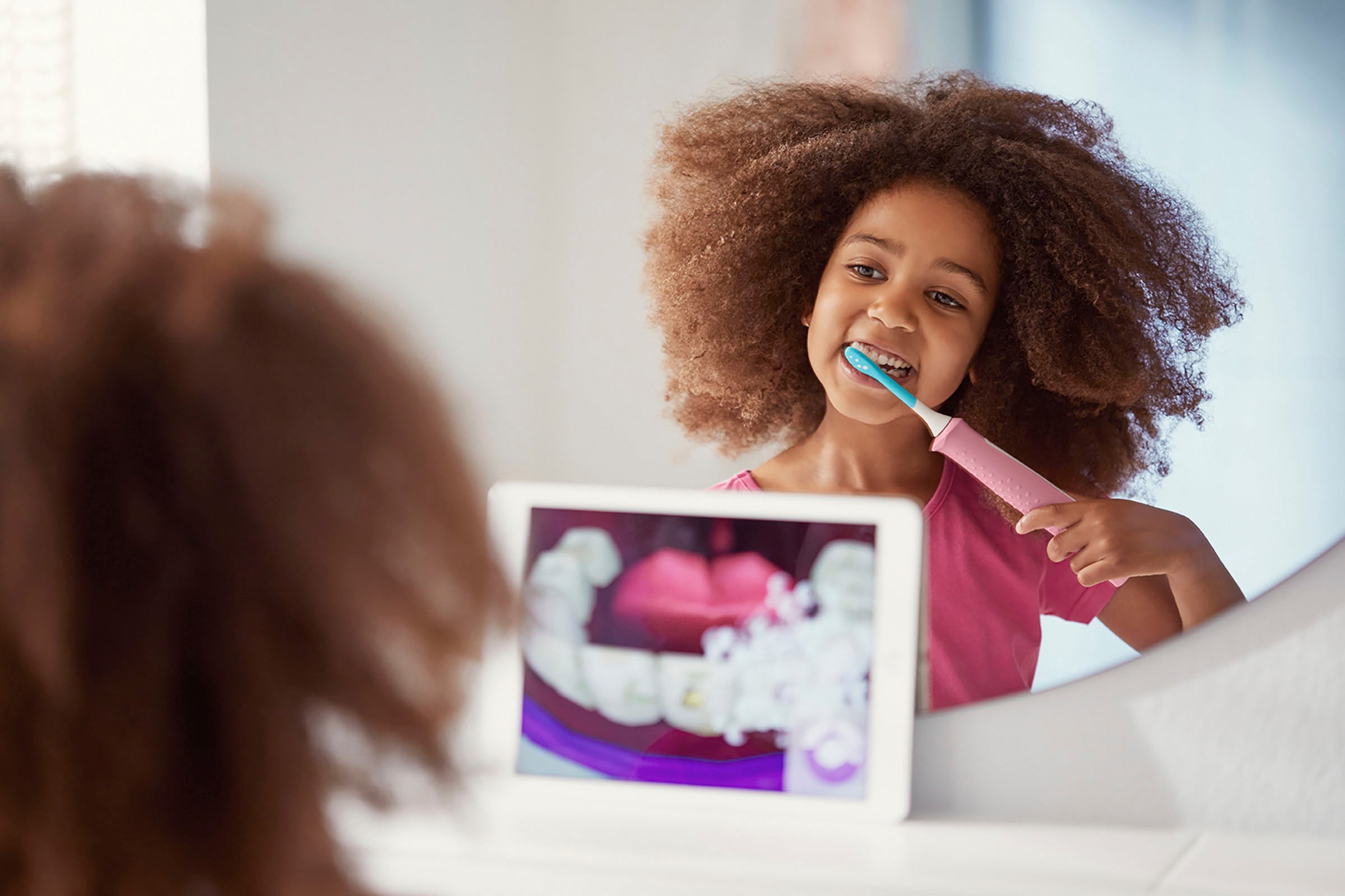 Philips Sonicare Elektrische Kinderzahnbürste »HX6352/42« 2 Stk. Aufsteckbürsten mit interaktiver Zahnputz-App