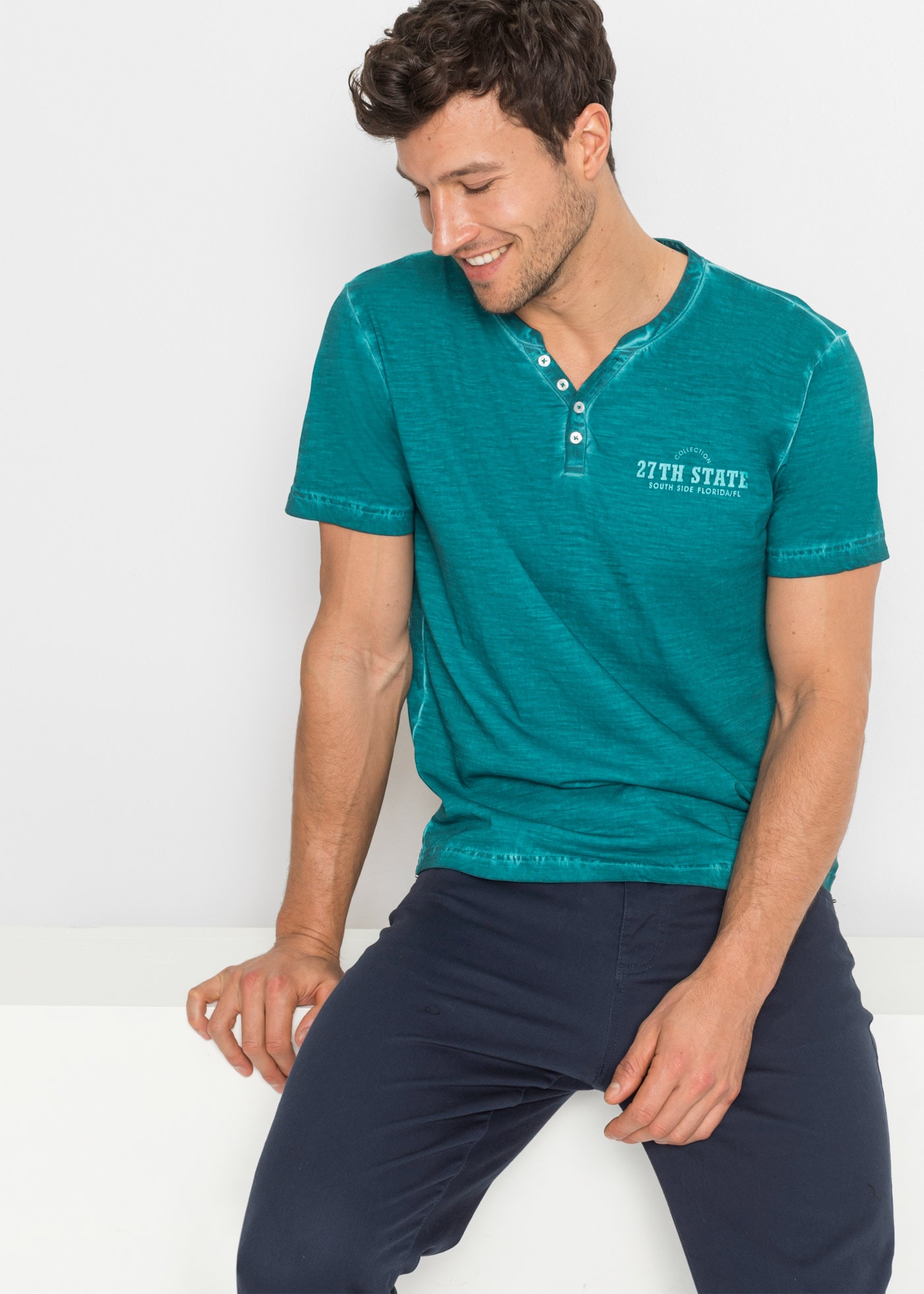 bonprix Henleyshirt Regular fit, Kurzarm, aus Baumwolle, Fade Out Look