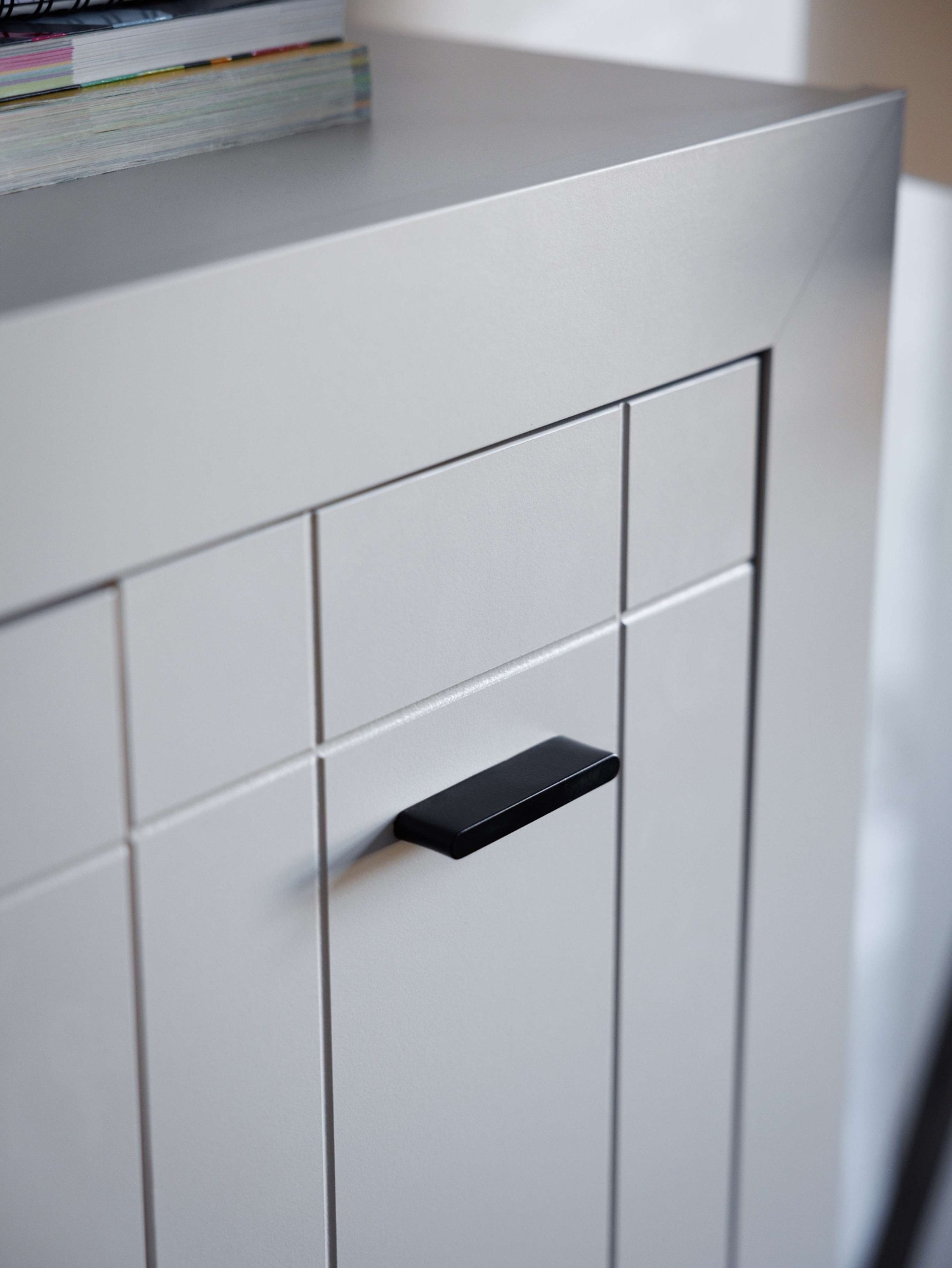 Home affaire Lowboard »Warwick TV-Board, TV-Kommode, TV-Schrank, TV-Unterschrank, TV-Möbel« Elegantes Lowboard in Kaschmir mit viel Stauraum, Heissfolienprägung