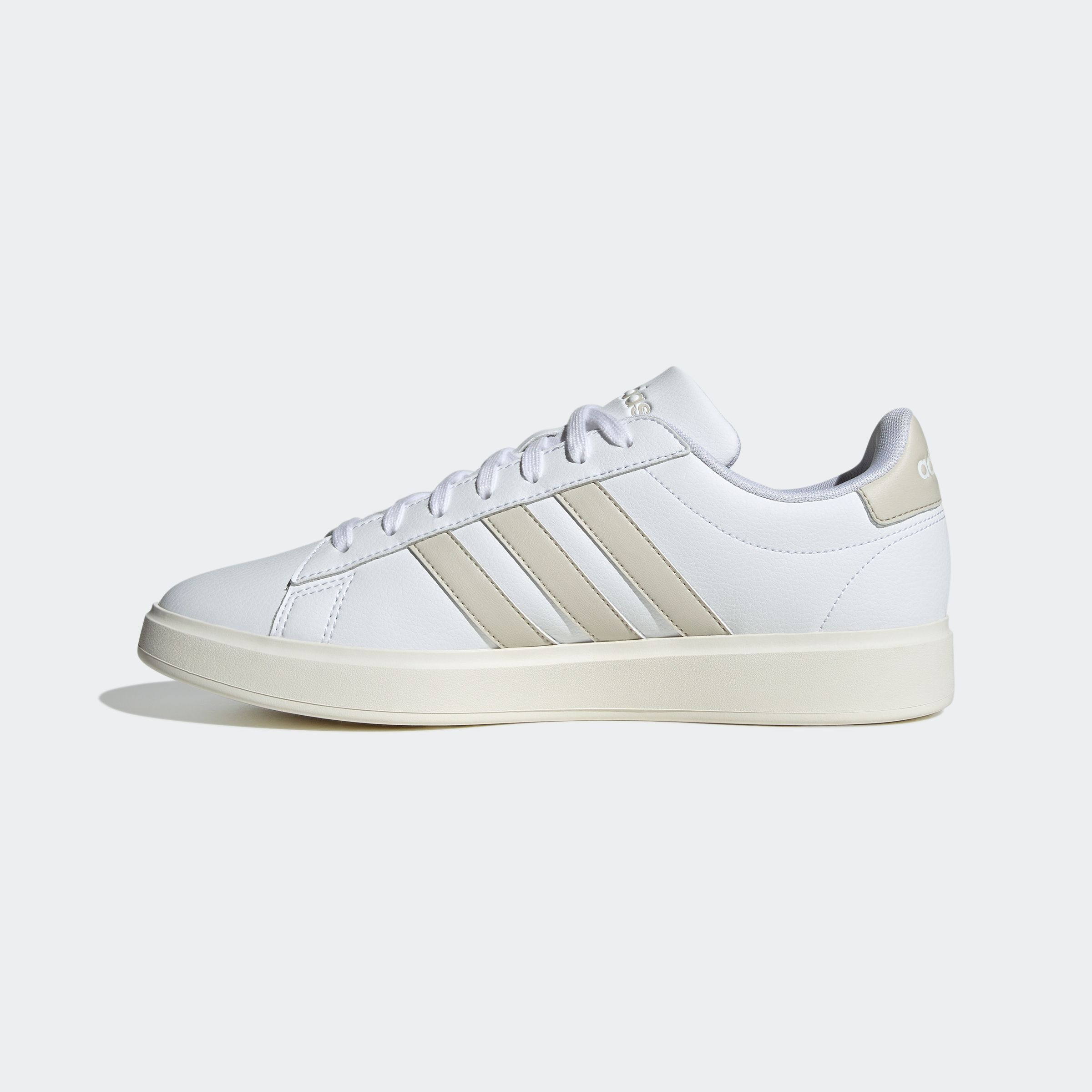 adidas Sportswear Sneaker »GRAND COURT CLOUDFOAM COMFORT«, Design auf den Spuren des adidas Superstar