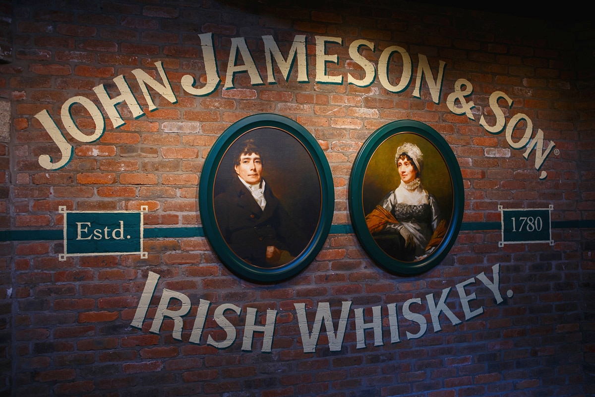 Image of Papermoon Fototapete "ZIEGEL-WAND-JAMESON IRISH WHISKEY DUBLIN MUSEUM IRLAND"