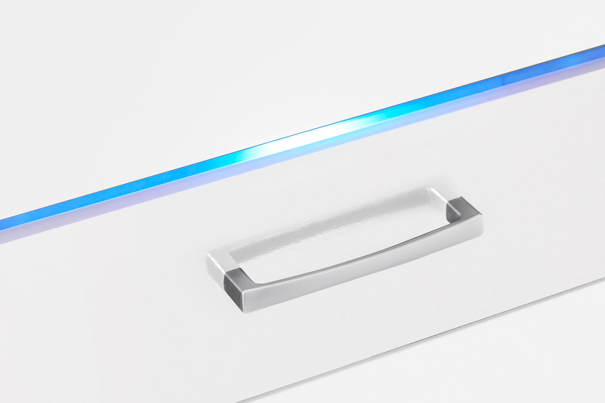 priess Kleiderschrank wahlweise mit Kranzbeleuchtung