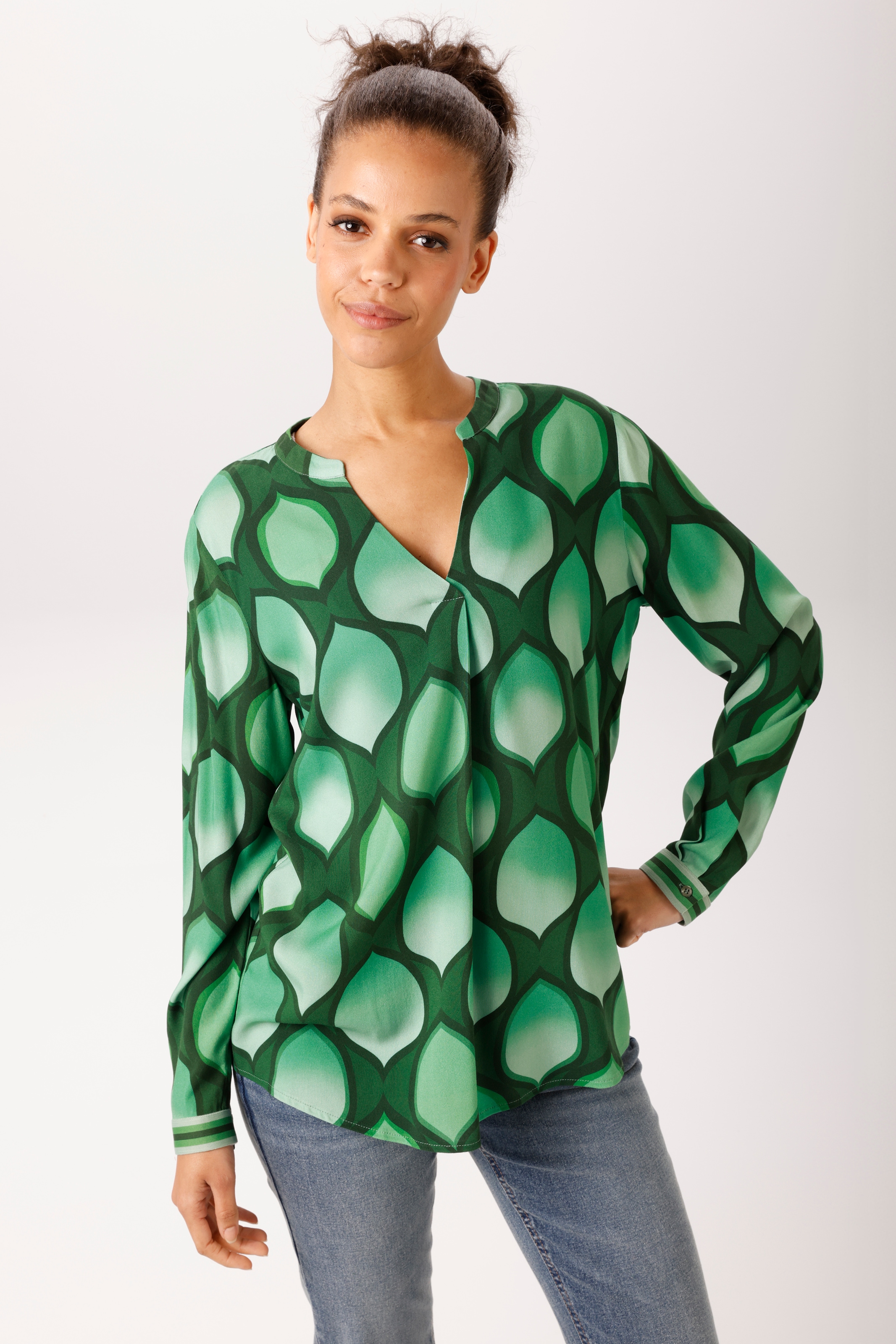 Image of Aniston CASUAL Schlupfbluse mit farbharmonischem, grafischen Druck