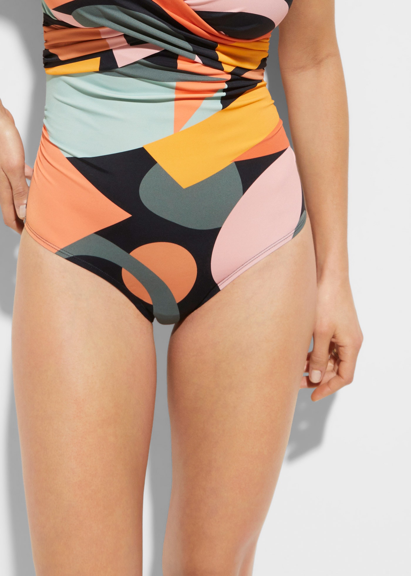 bonprix Maillot de bain bequeme Passform, Wickel-Optik, sportlicher Stil, aufwändiger Druck