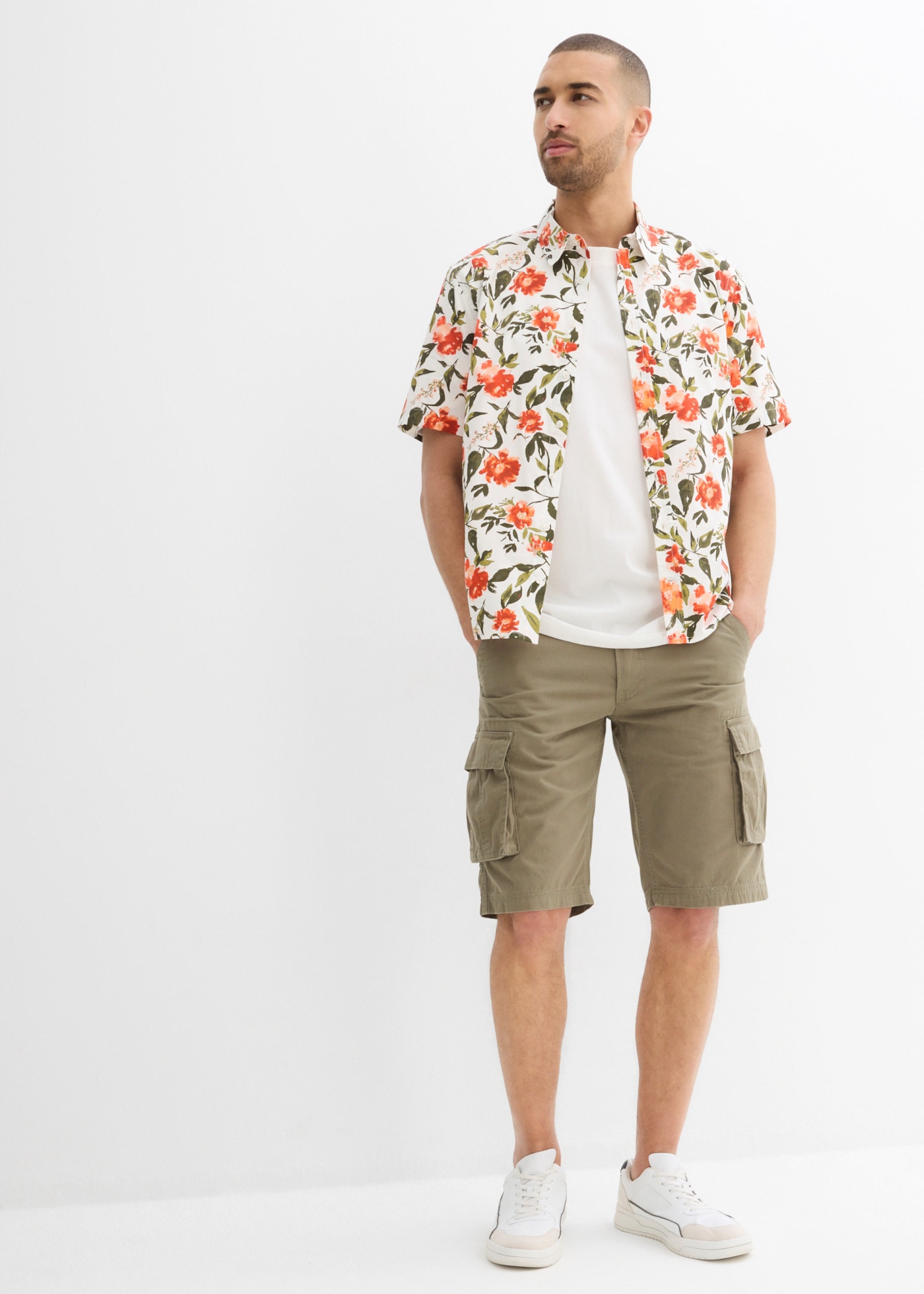 bonprix Cargobermudas  pantalon cargo, en coton, avec poches à rabat, coupe décontractée