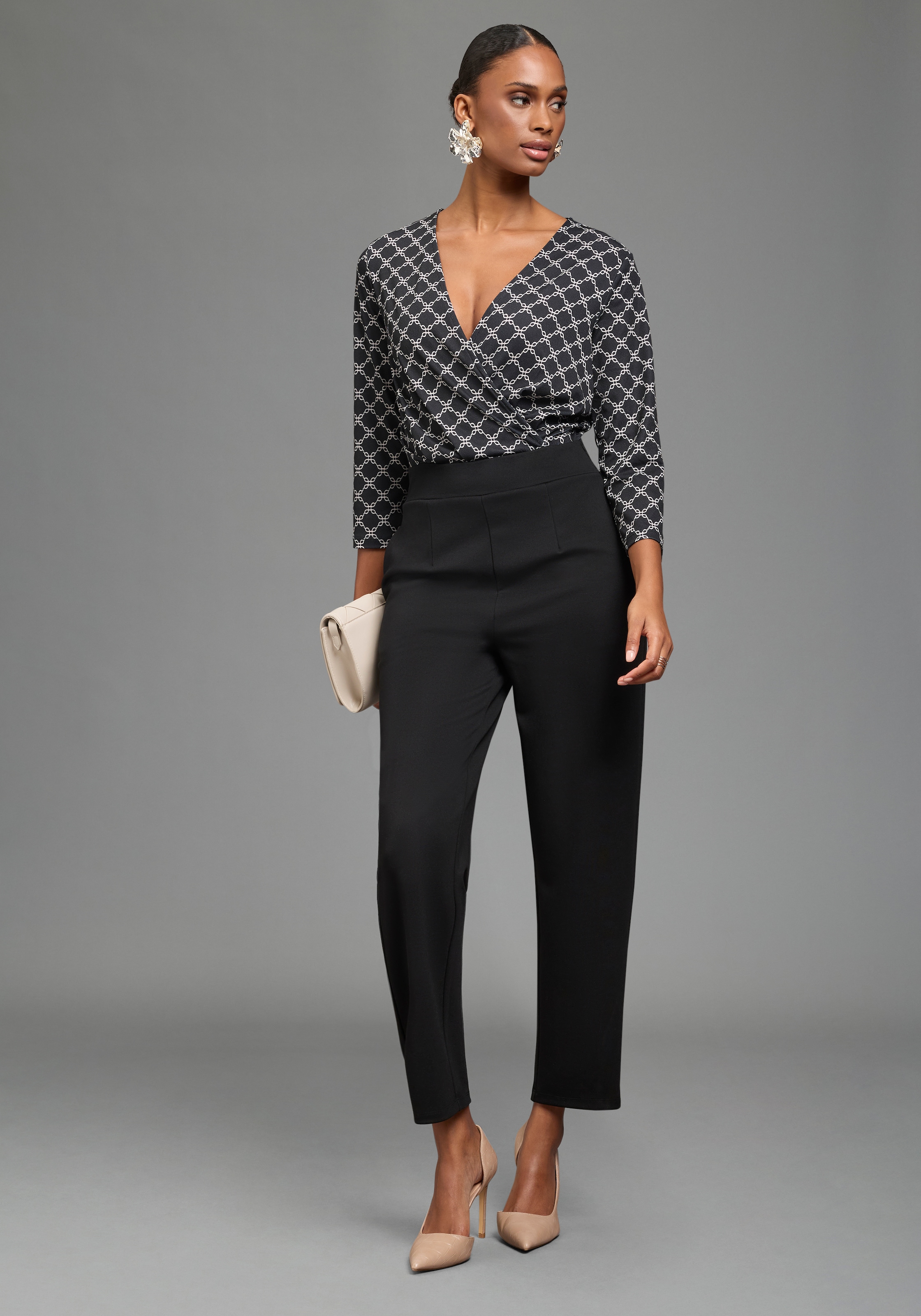 Laura Scott Jumpsuit im eleganten Stil, mit V-Ausschnitt in Wickeloptik