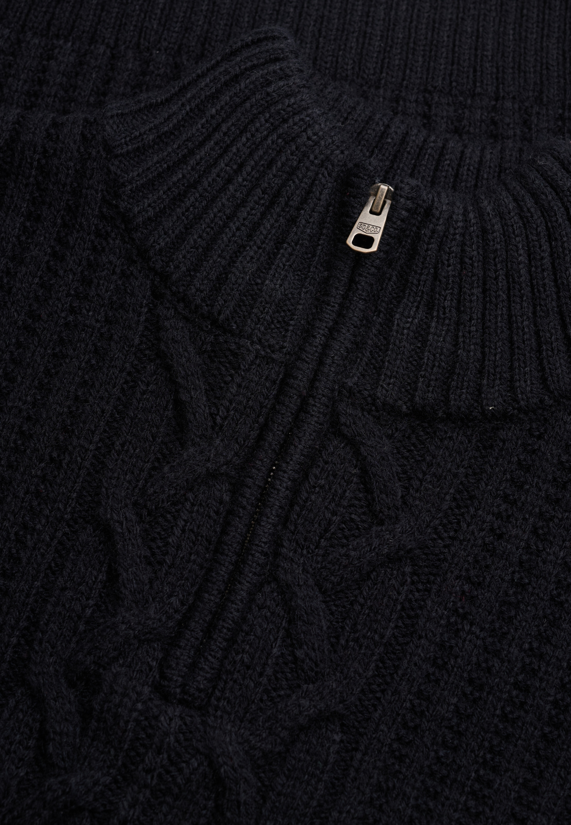 Superdry Pull en tricot »JACOB CABLE HALF ZIP KNIT« Mélange de matières, coupe slim