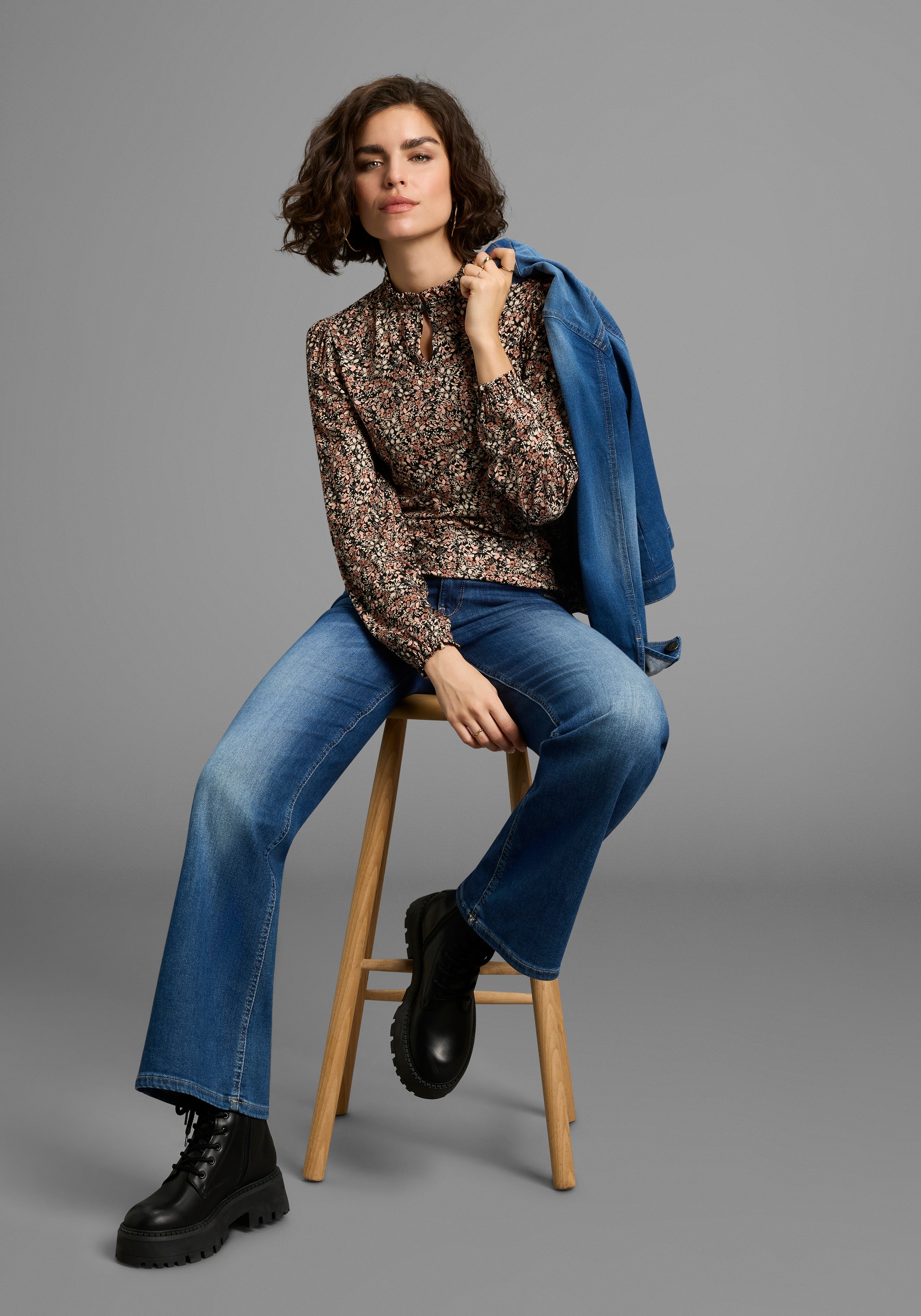 Laura Scott Longsleeve, mit Rüschen und Blümchen-Muster - NEUE KOLLEKTION