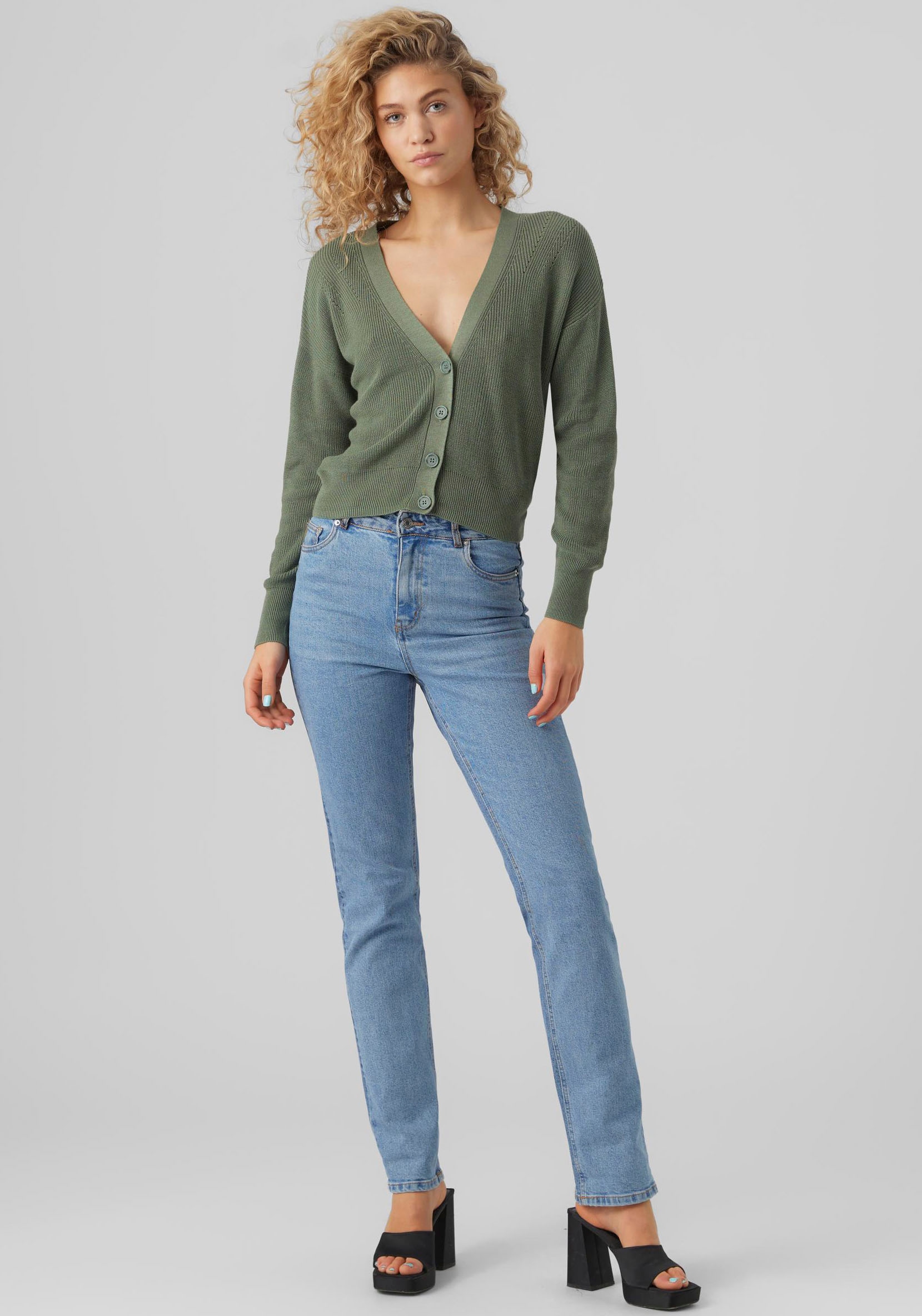 Vero Moda Strickjacke »VMNEWLEXSUN LS SHORT V-NECK CAR GA NOOS« mit Knopfleiste