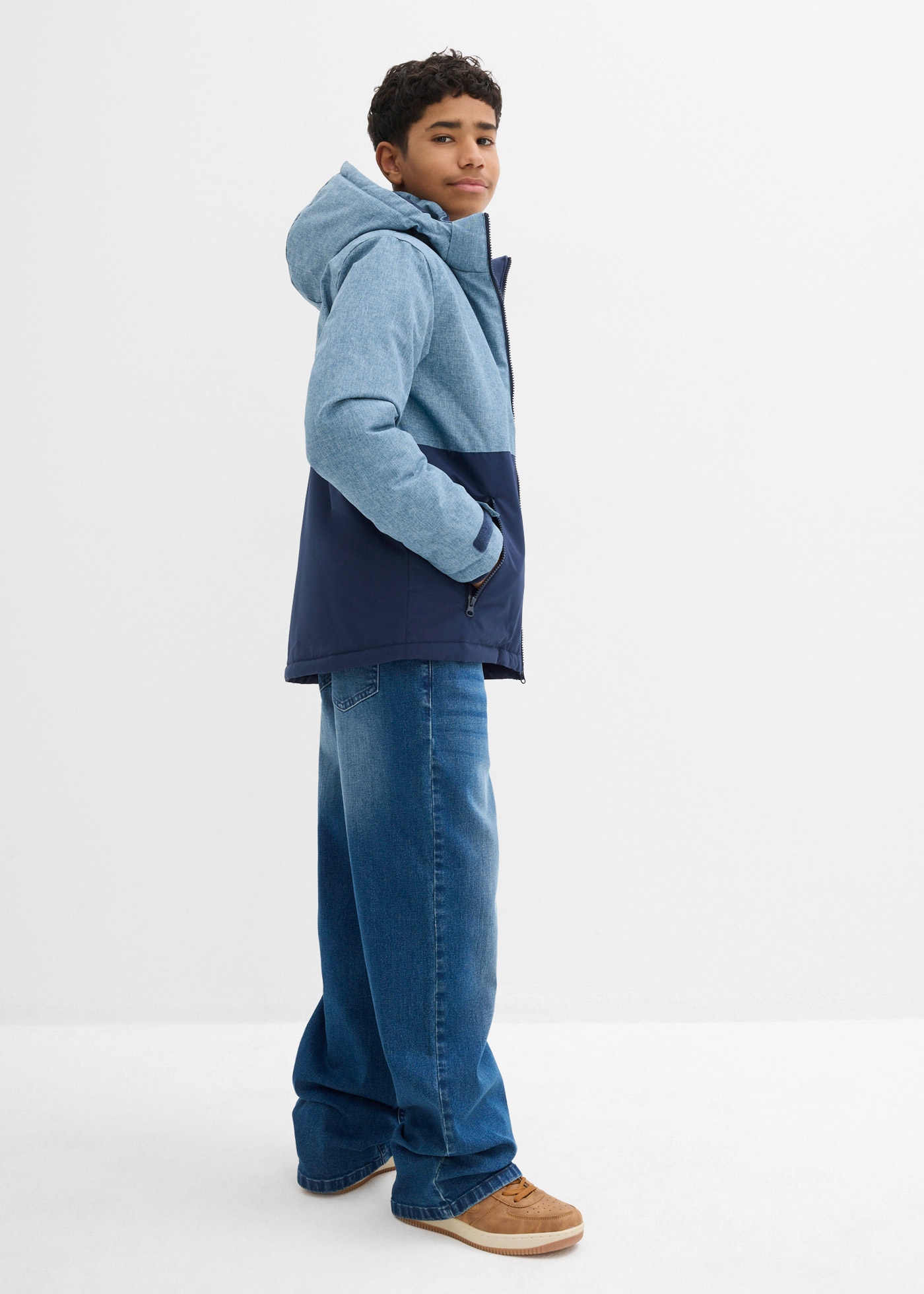 bonprix Veste d'hiver mit Kapuze im Colourblocking-Design, mit wattierter Kapuze, windabweisend