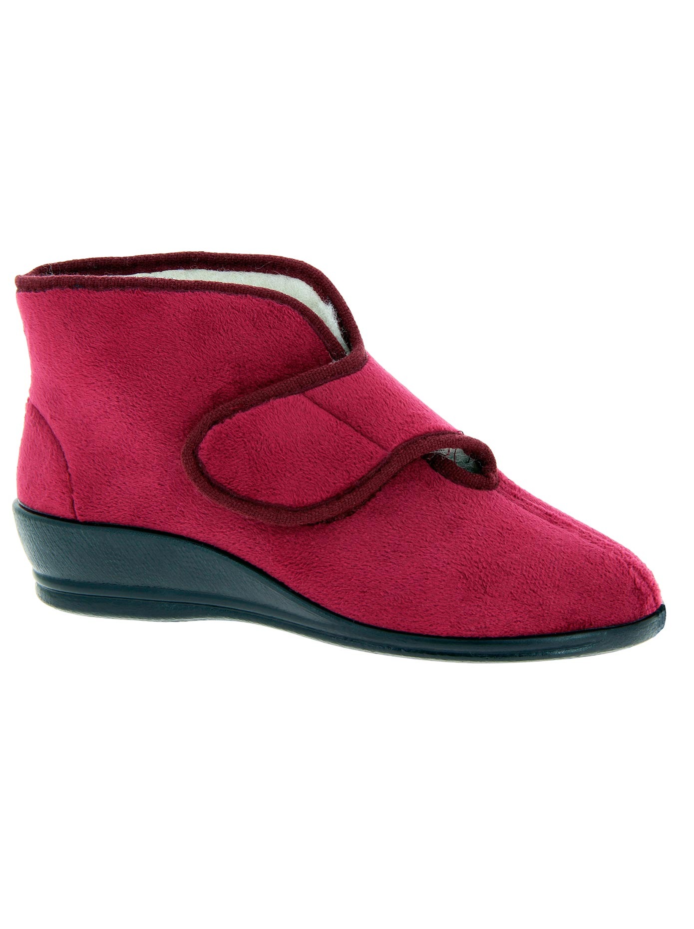 Hausschuh mit komfortablem Keilabsatz