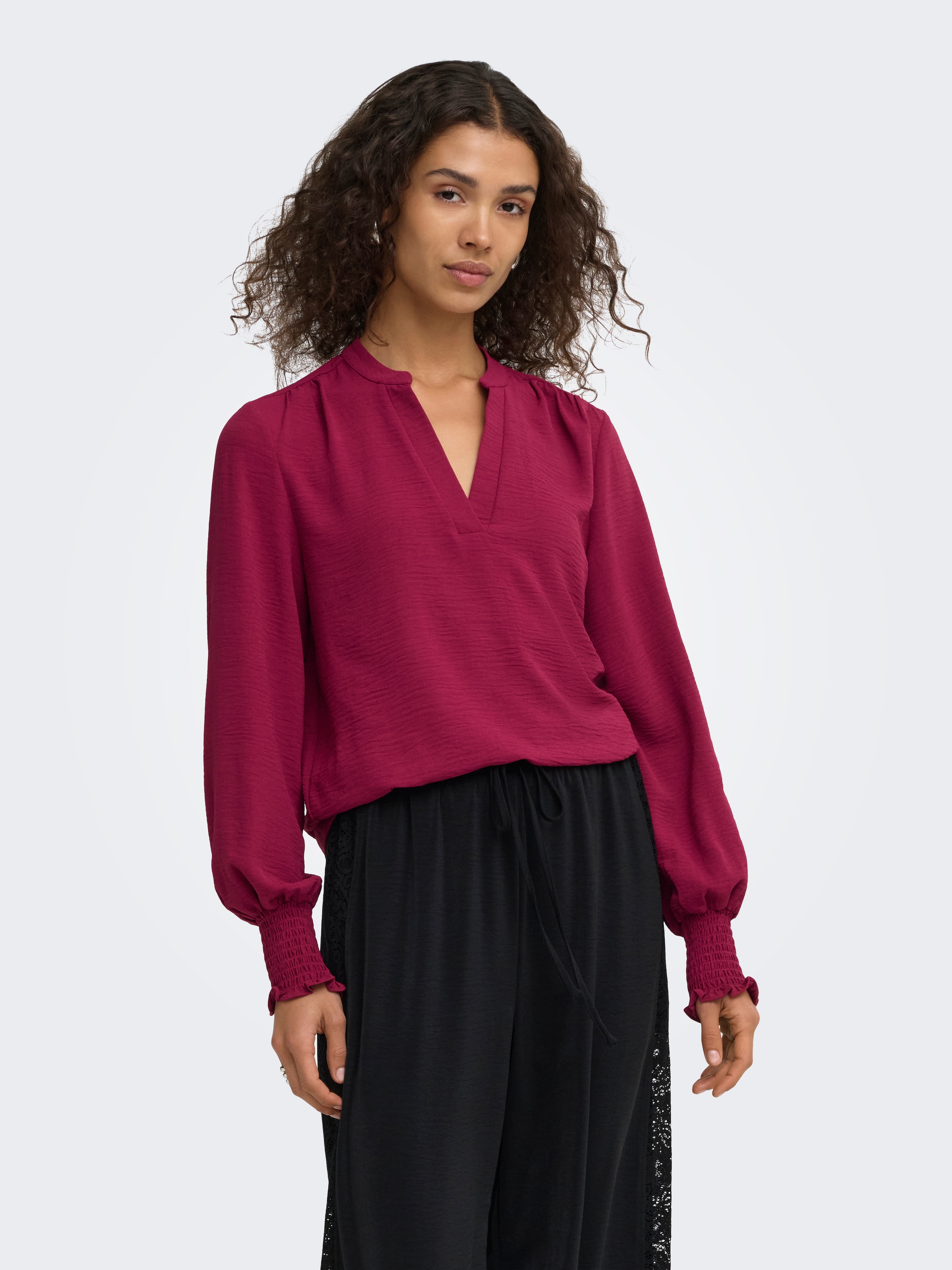 Image of ONLY "ONLMETTE V-NECK LS SMOCK TOP NOOS WVN" Kunstfaser, regular fit