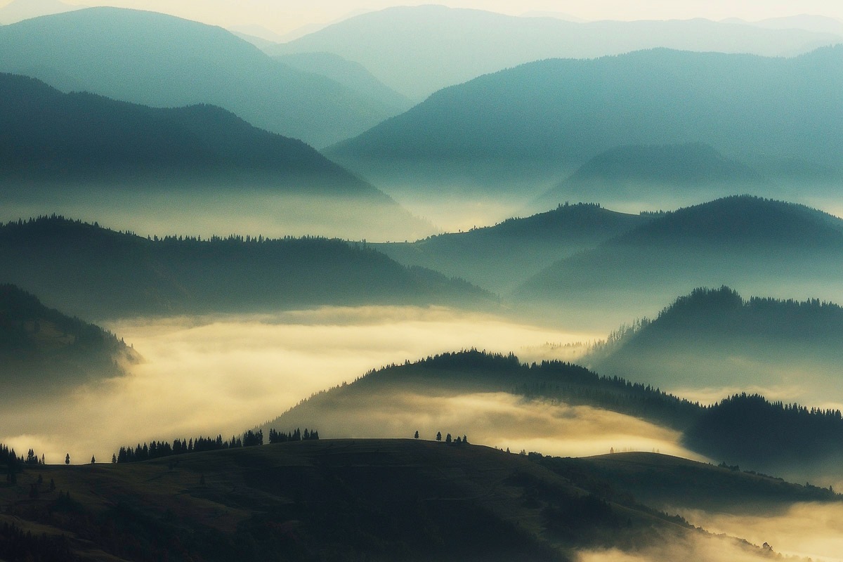 Image of Papermoon Fototapete »Neblige Berge«, Vliestapete, hochwertiger Digitaldruck, inklusive Kleister bei Ackermann Versand Schweiz