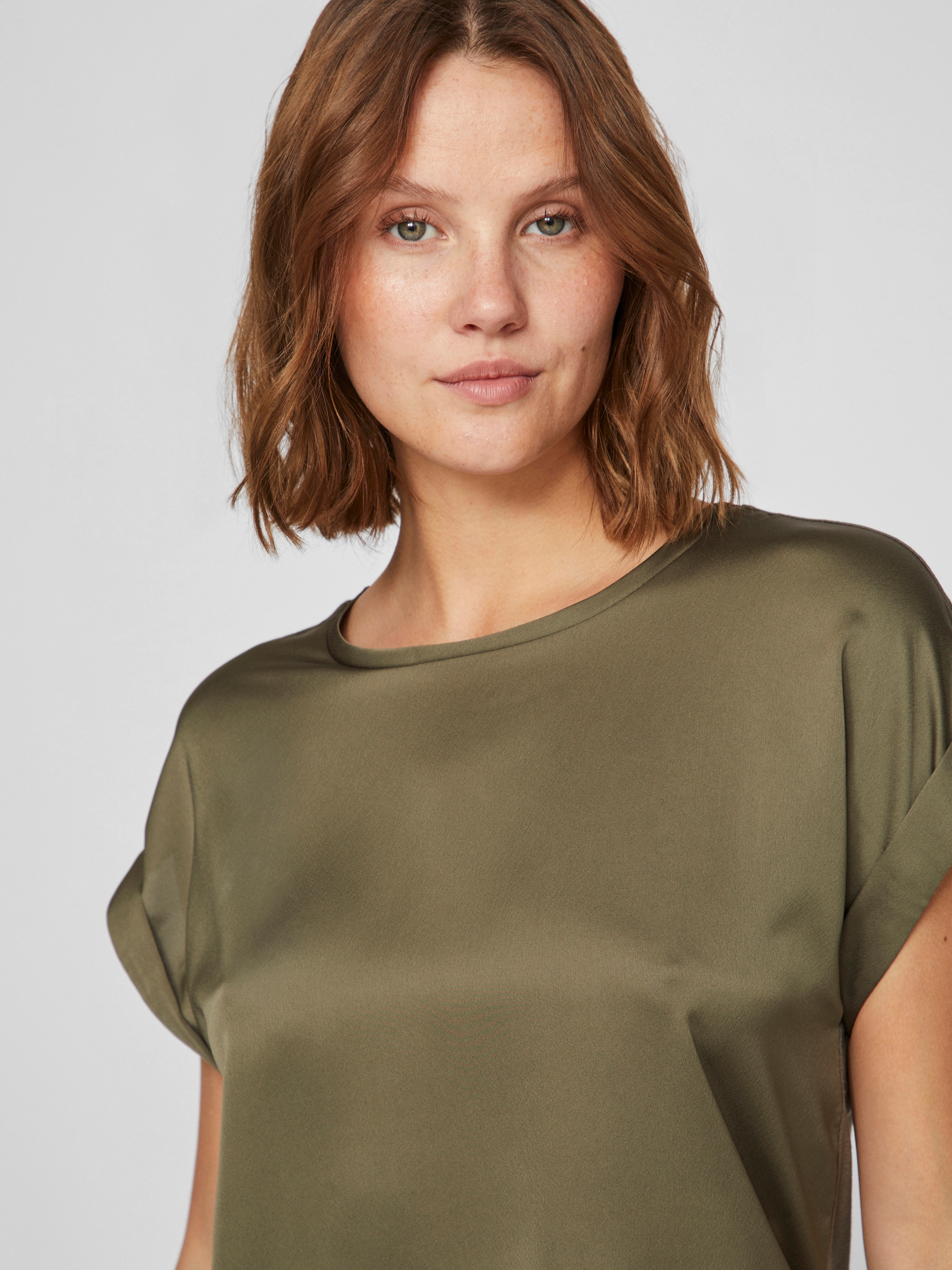 Vila Kurzarmshirt »VIELLETTE S/S SATIN TOP - NOOS«, Satin Optik