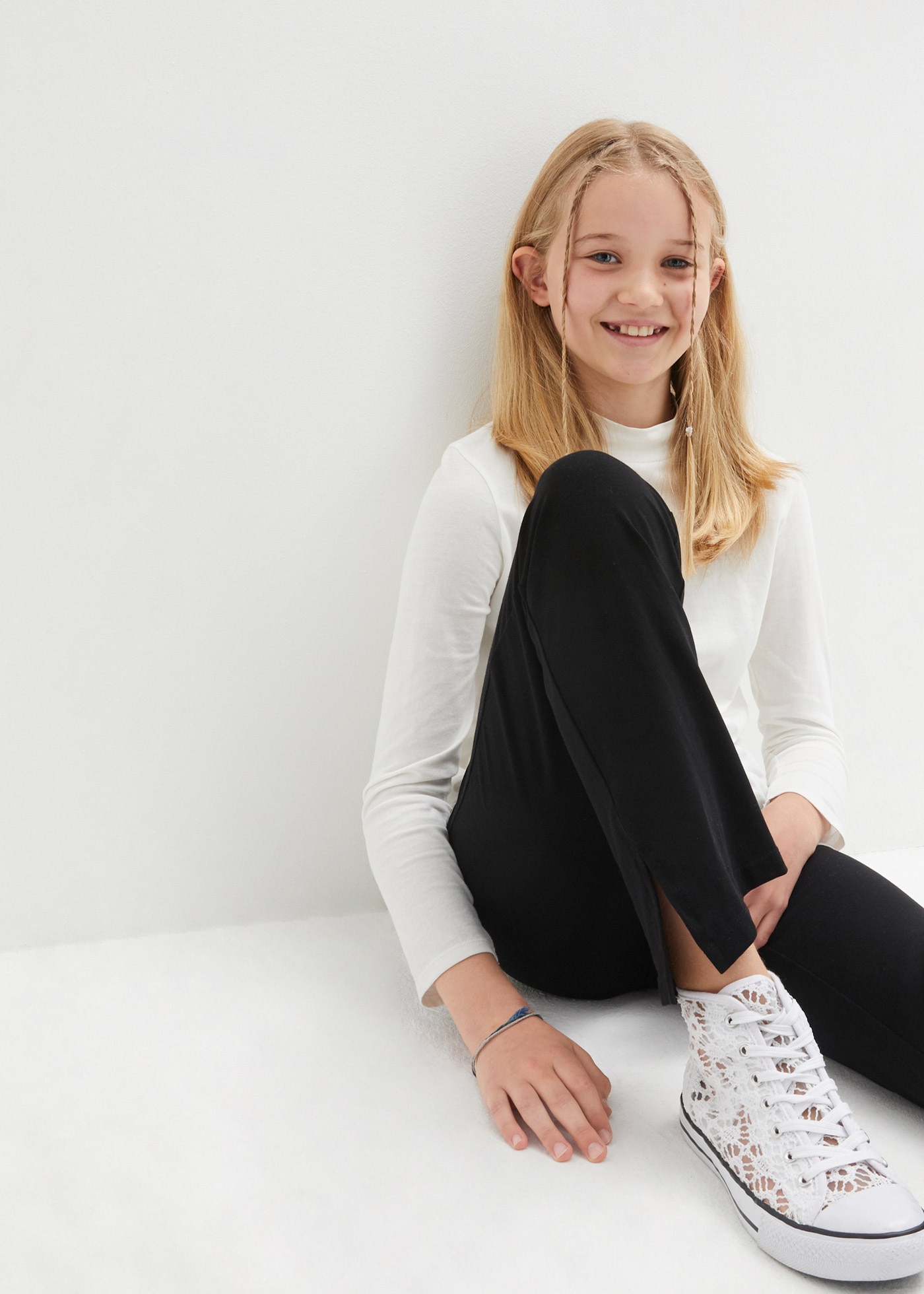 bonprix Schlaghose »Schlaghose aus Baumwoll-Mix mit seitlichen Schlitzen«  Schlaghose aus Baumwoll-Mix mit seitlichen Schlitzen