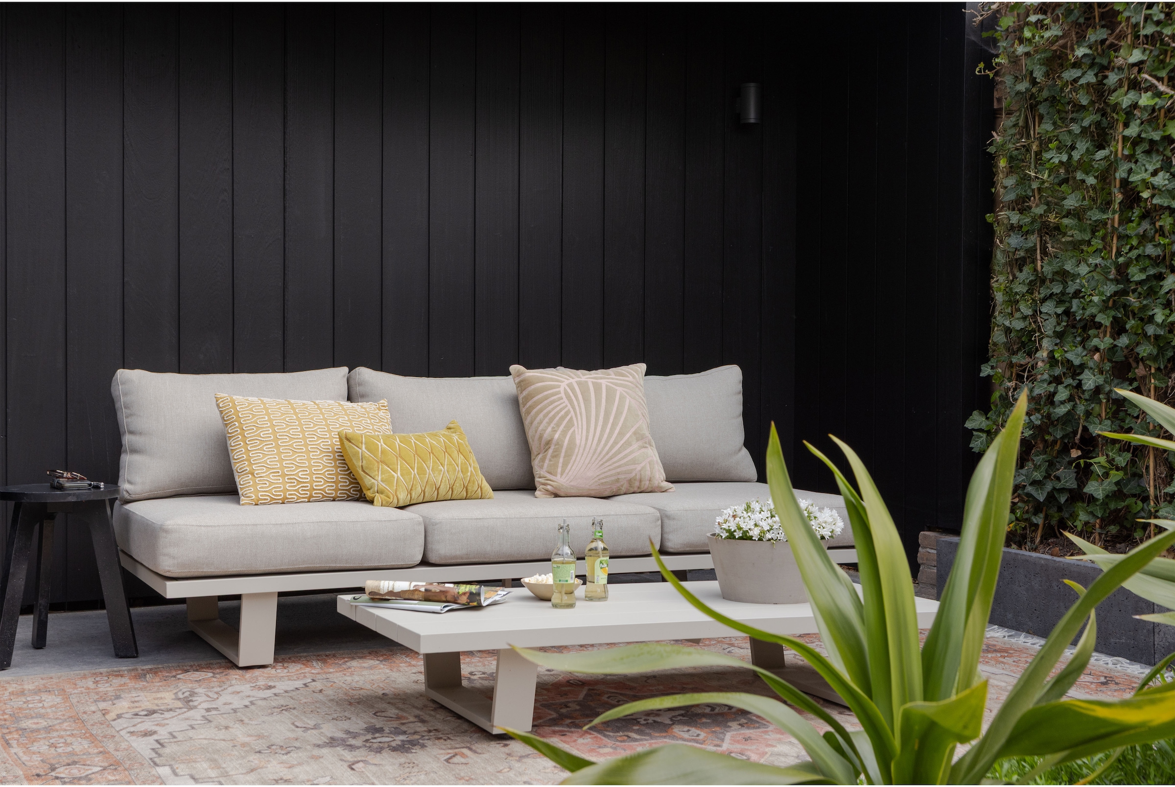 Image of WOOOD Gartensofa "Bear Aluminiumgestell mit All Weather-Stoff, H 80 x B 210 x T 87 cm" UV-beständig, Tragkraft 300 kg, Schmutz- und wasserabweisend