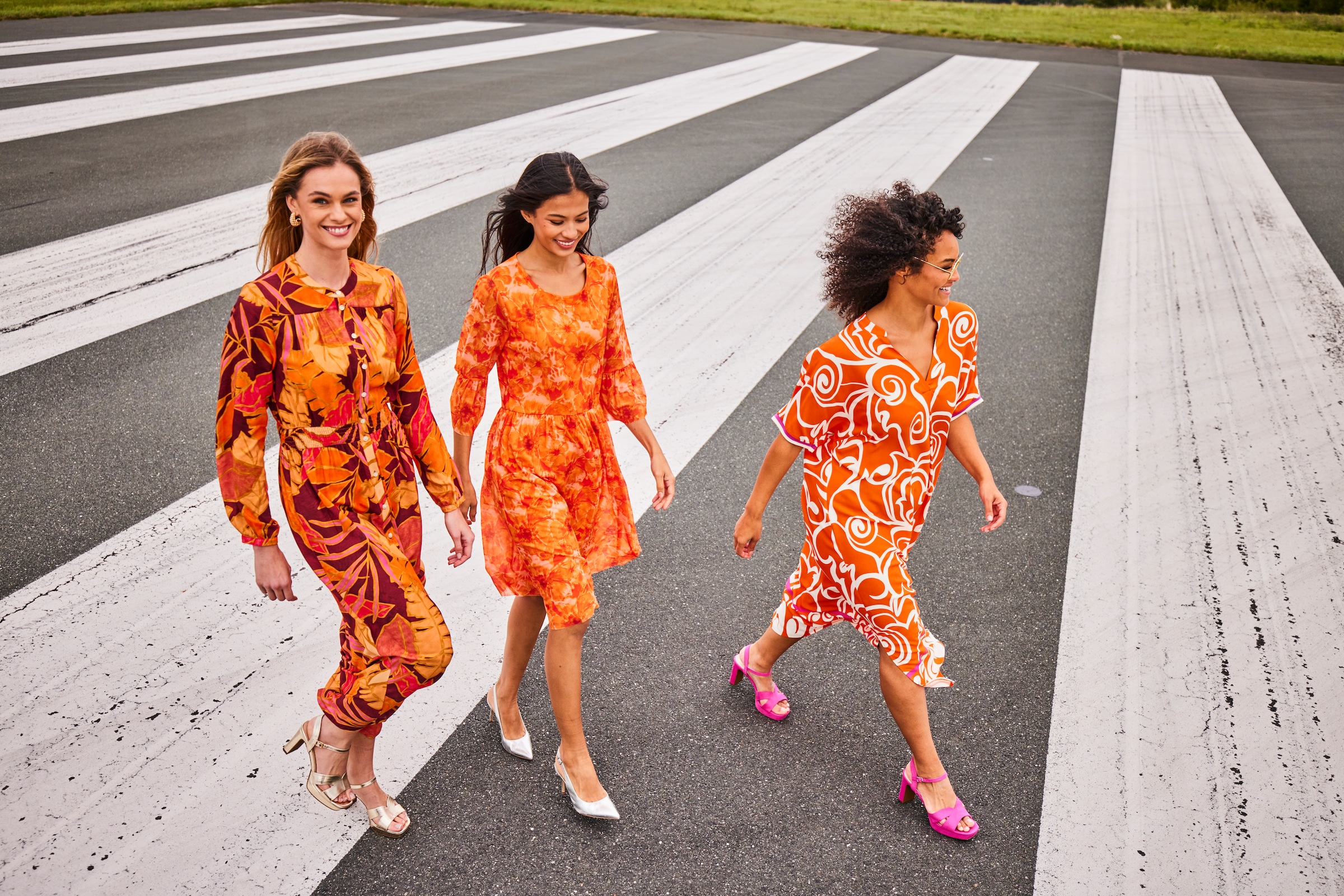 Aniston PLUS Robe d'été mit extravagantem, grafischen Druck