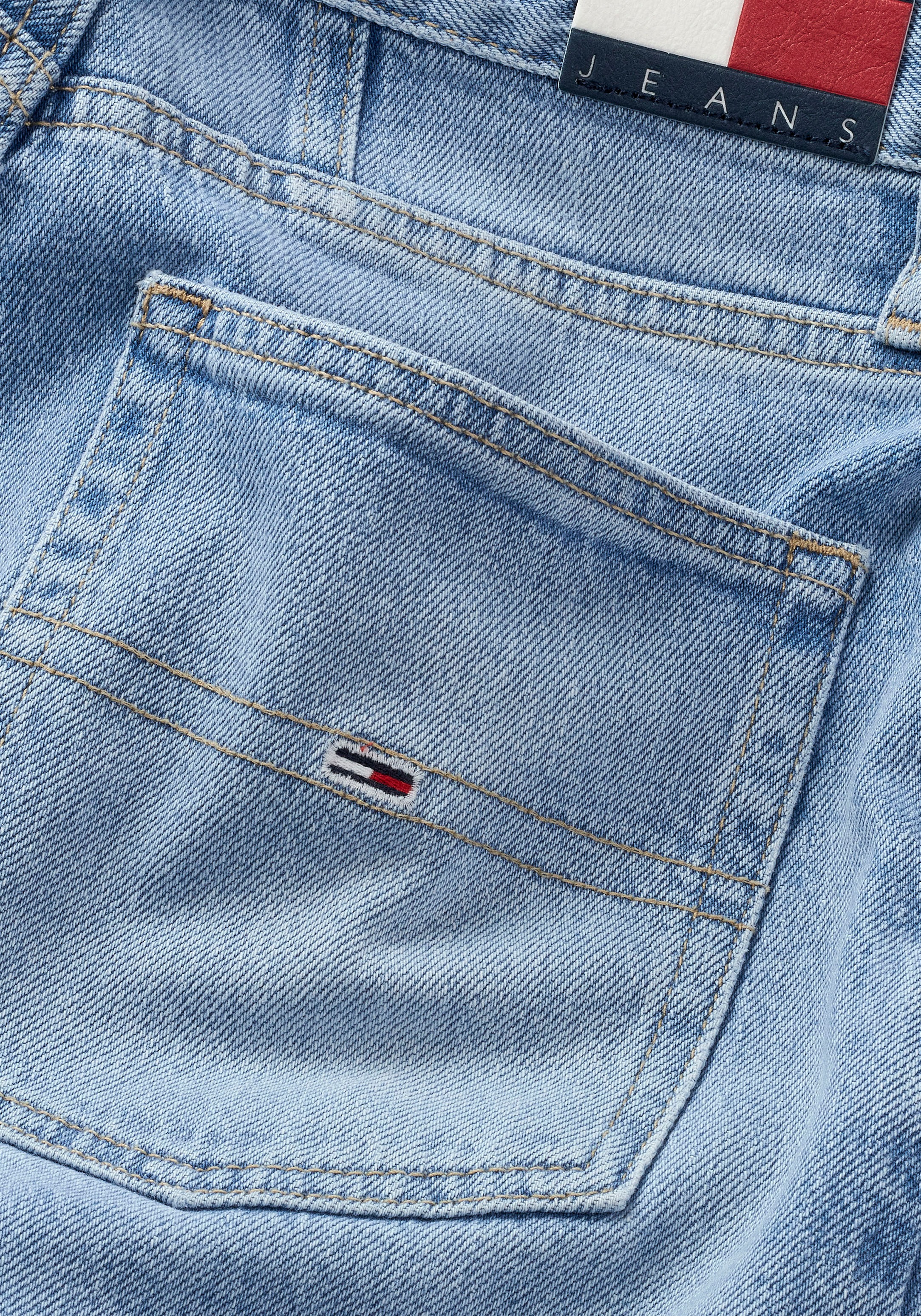 Tommy Jeans Mom-Jeans »Tommy Jeans - High waist - Mom-Jeans«, mit Logo-Stickereien