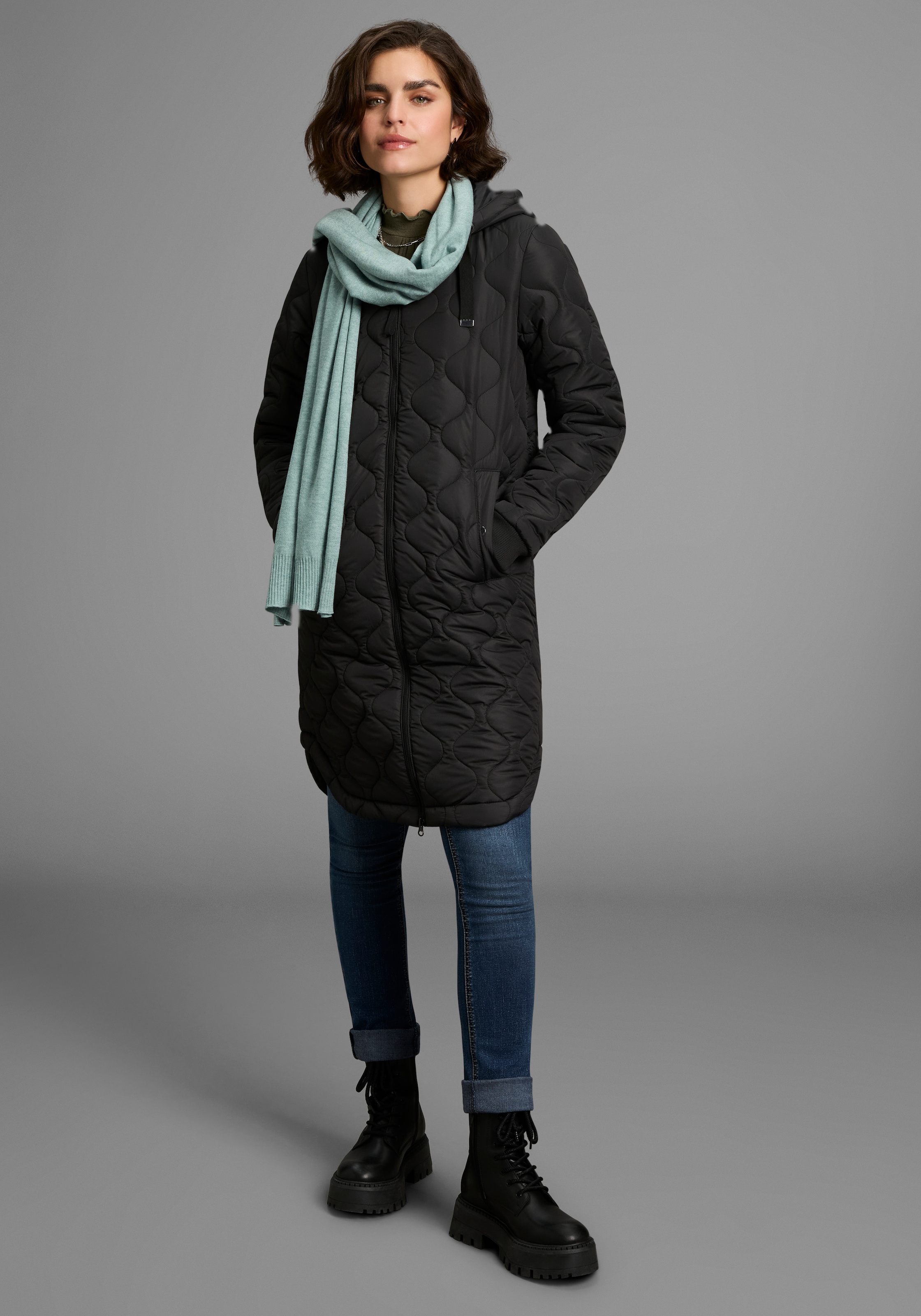 Laura Scott Strickschal in Maxi-Grösse mit modischen Rippenabschlüssen