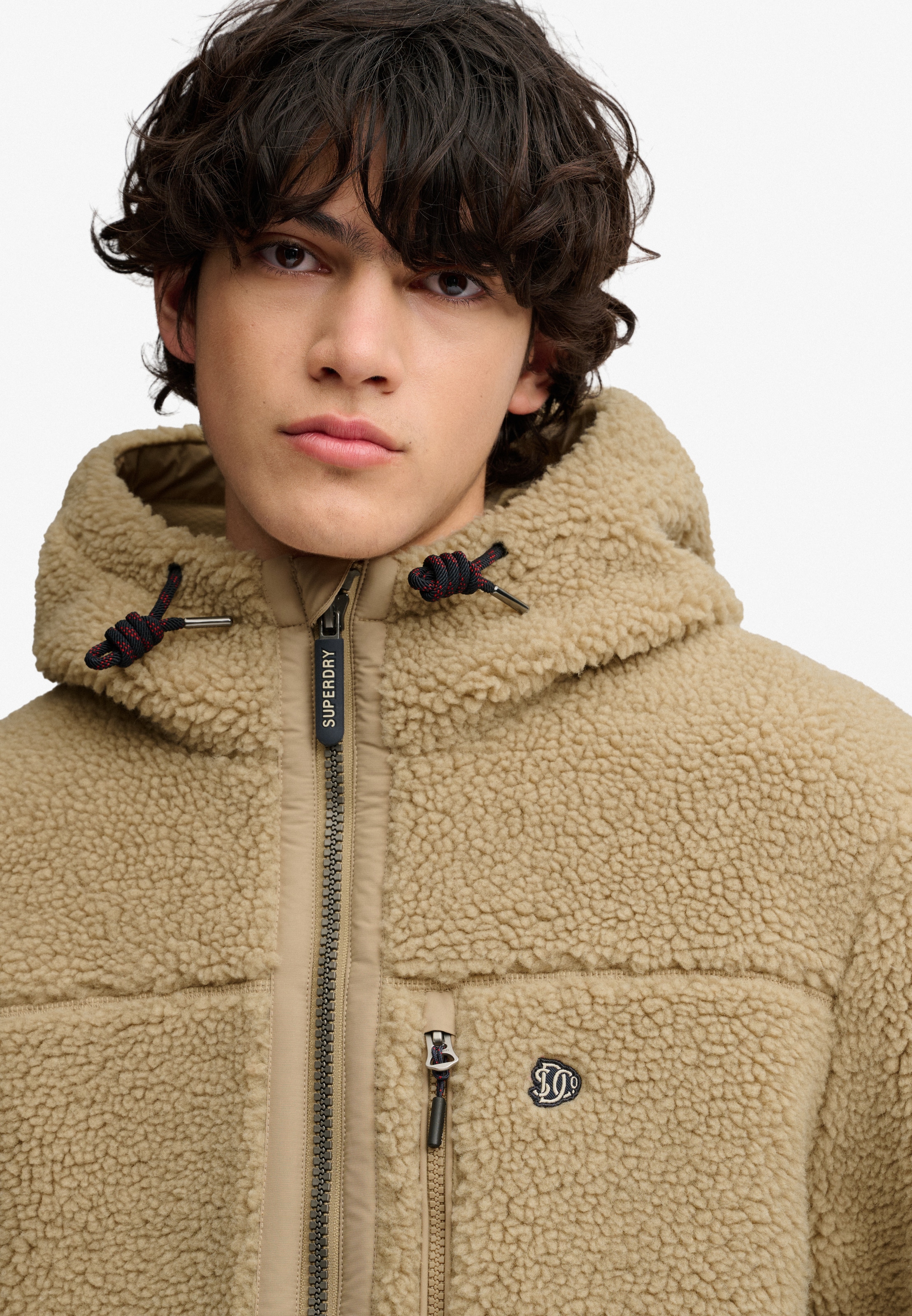 Superdry Veste d'extérieur »HOOD OUTDOOR BORG QUILT HYBRID« avec capuche Kunstfaser, relaxed fit