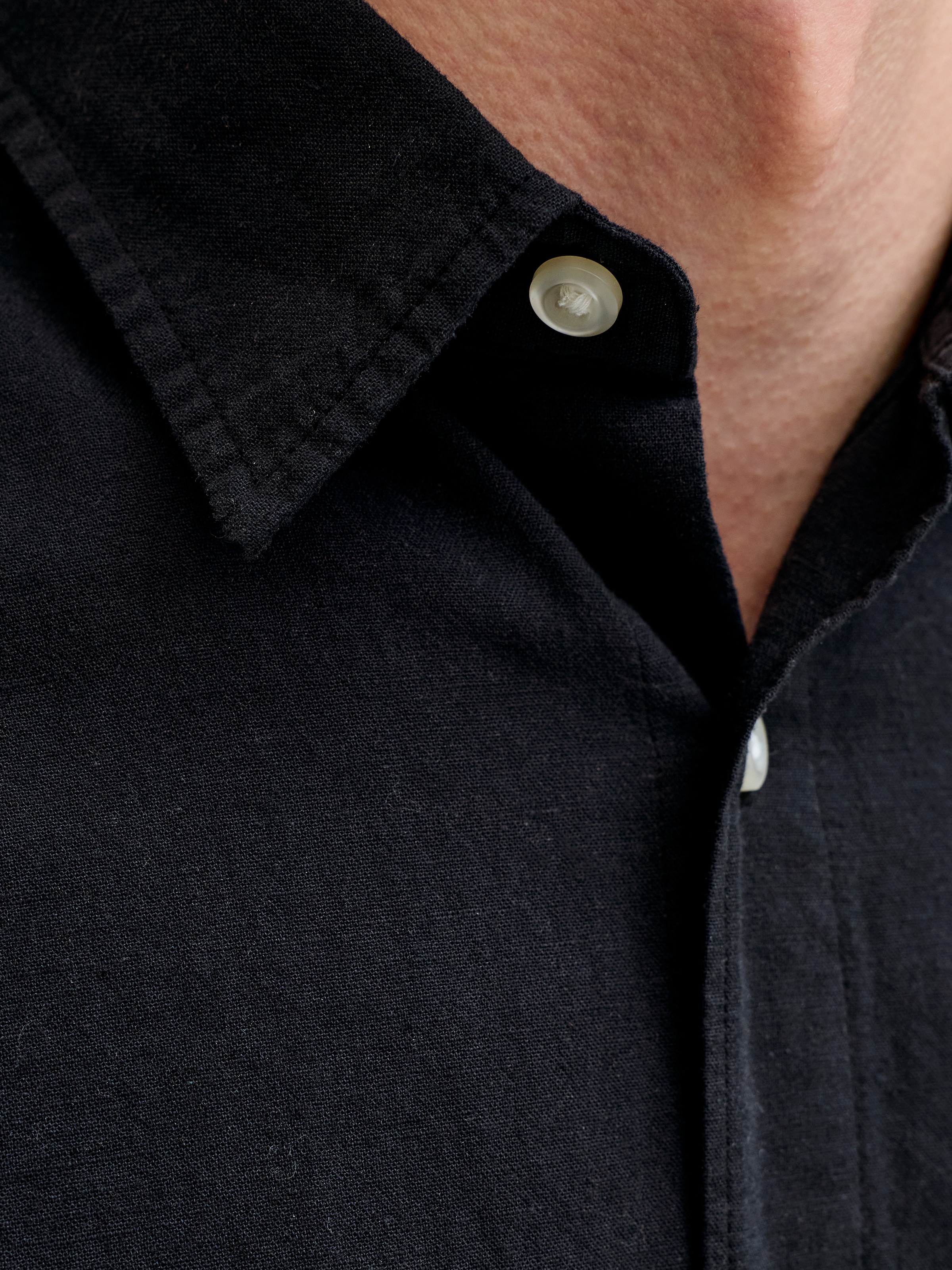 Jack & Jones PlusSize Langarmhemd »JJEBREEZE LINEN BLEND SHIRT L/S SN PLS« mit auffälliger Knopfleiste