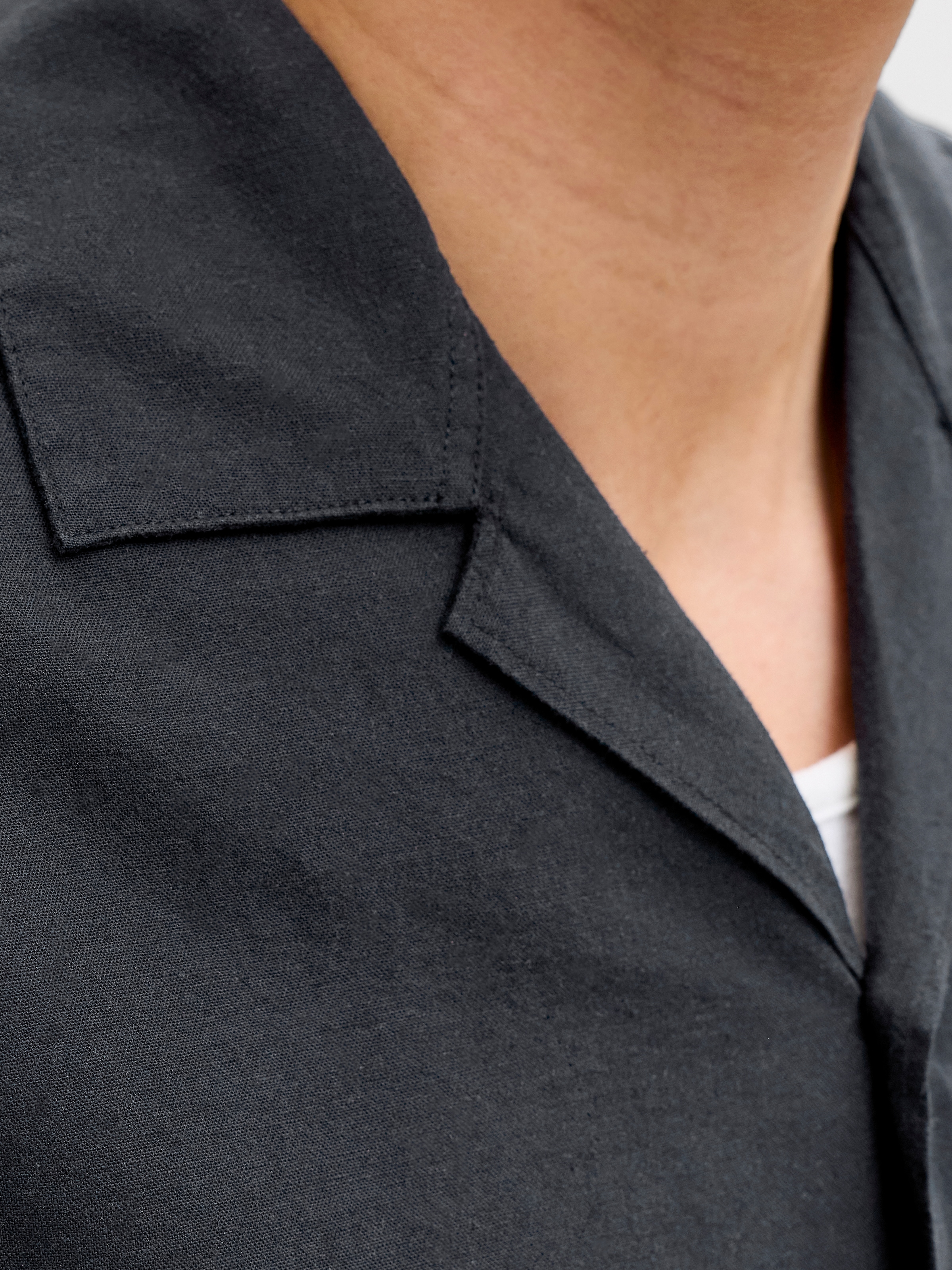 Jack & Jones Chemise à manches courtes »JJEBREEZE LINEN BLEND RESORT SHIRT SS SN« mit Knopfleiste