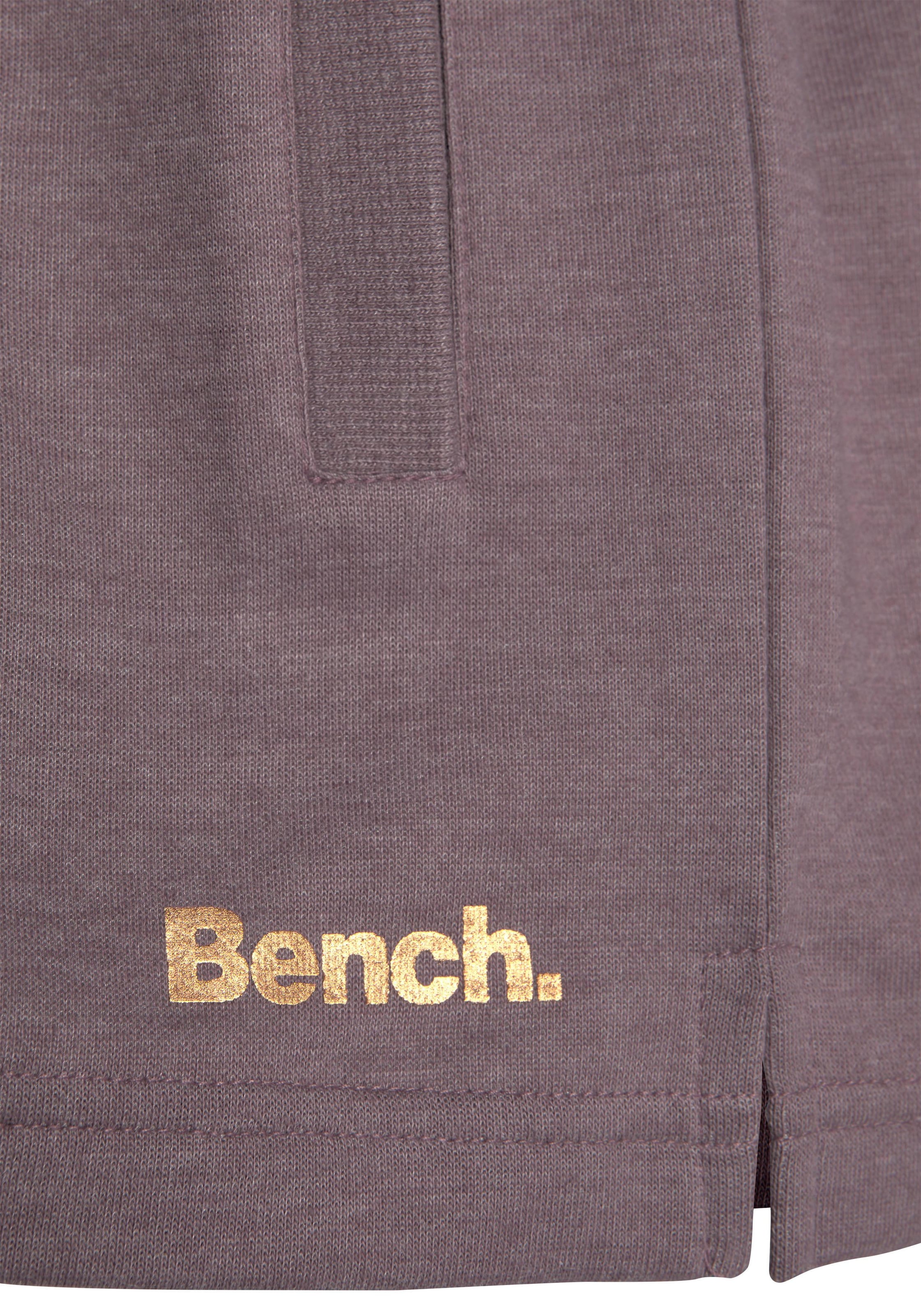 Bench. Loungewear Relaxshorts, Sweathose mit kurzen Seitenschlitzen und seitliche Taschen, Loungewear