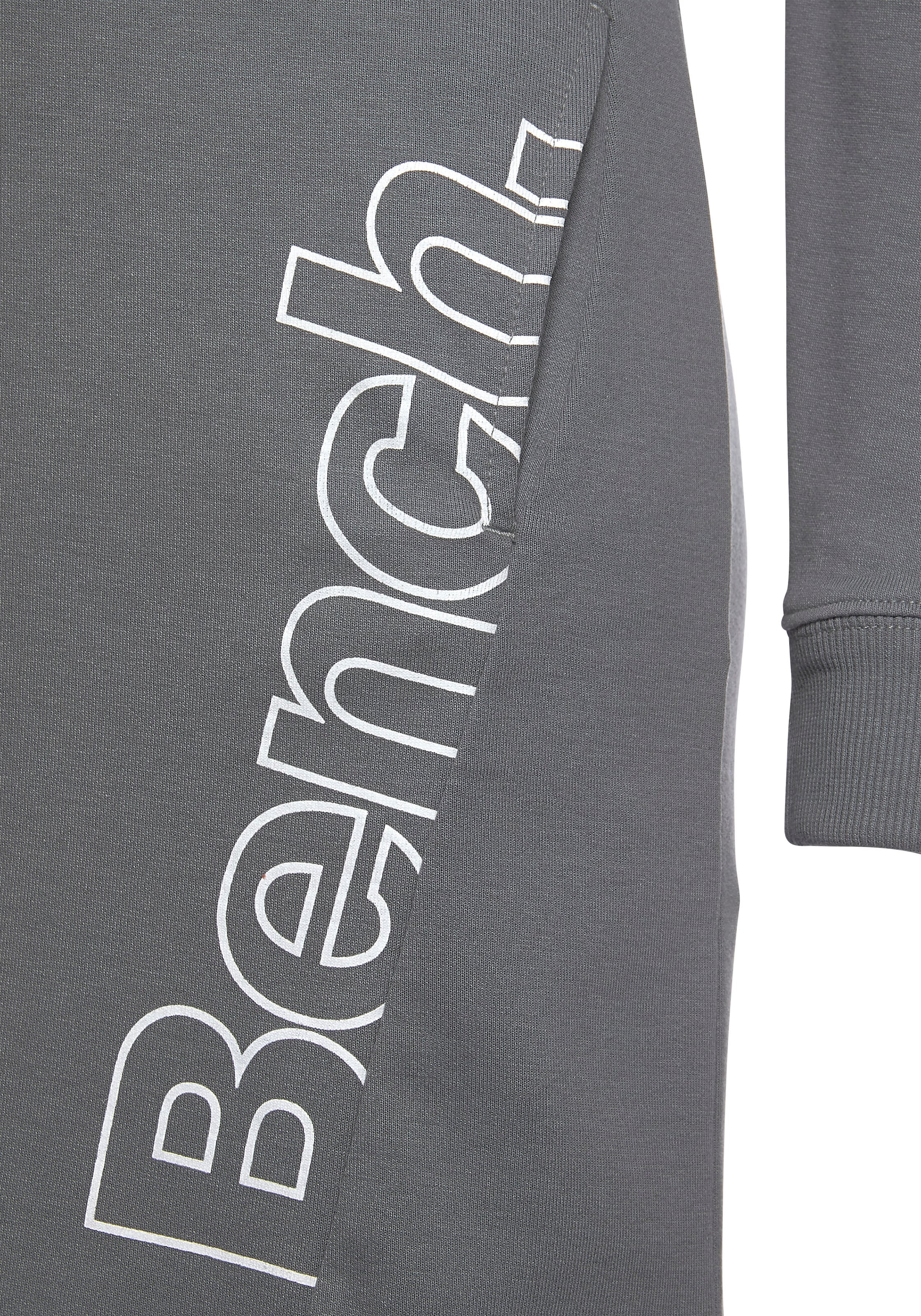 Bench. Loungewear Sweatkleid, mit Logoprint versandkostenfrei seitlichem auf