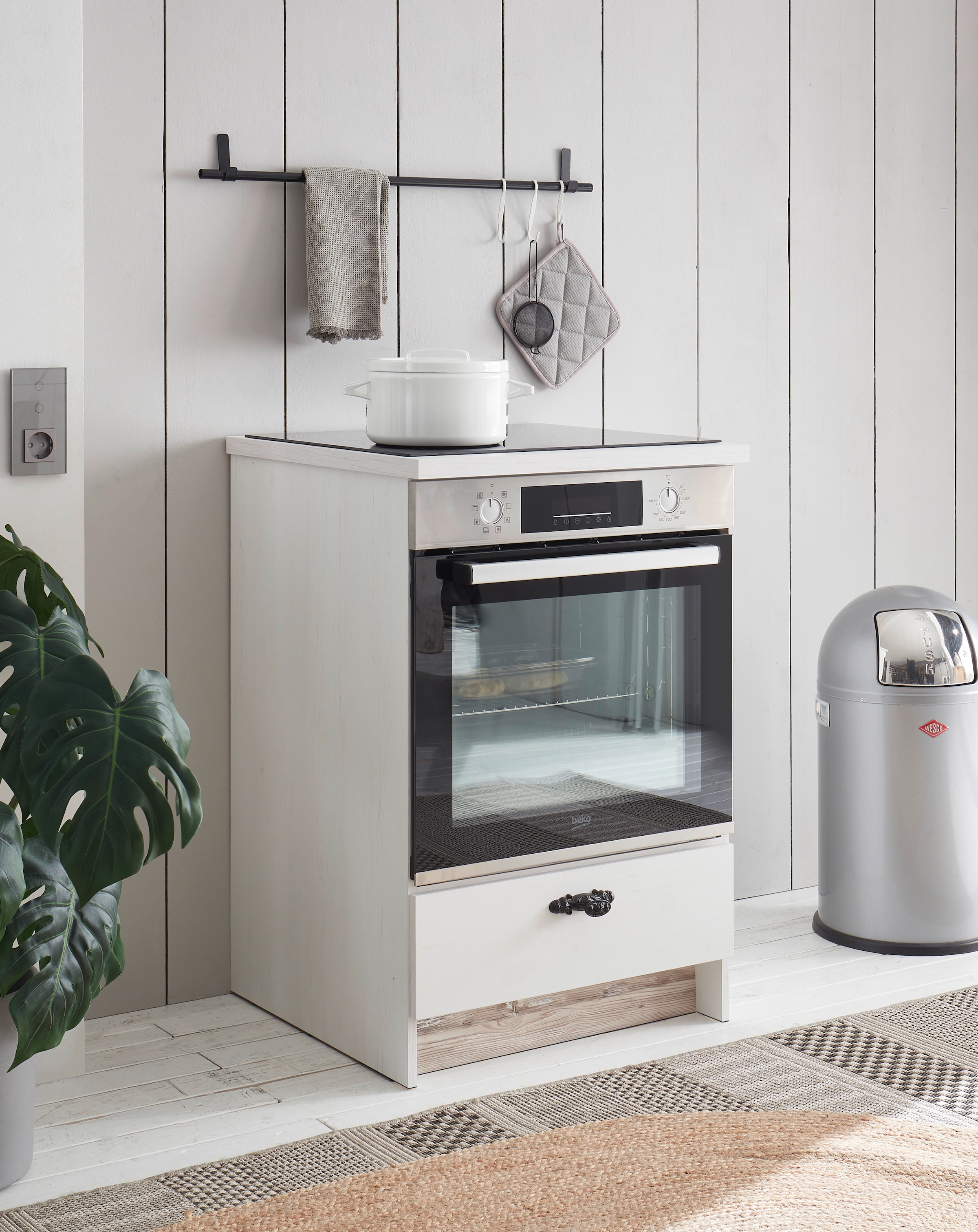 Home affaire Herdumbauschrank »Florenz, Küchenschrank in Pinie Weiss«, mit verschnörkeltem Metallgriff, im Landhausstil, Arbeitshöhe 92 cm