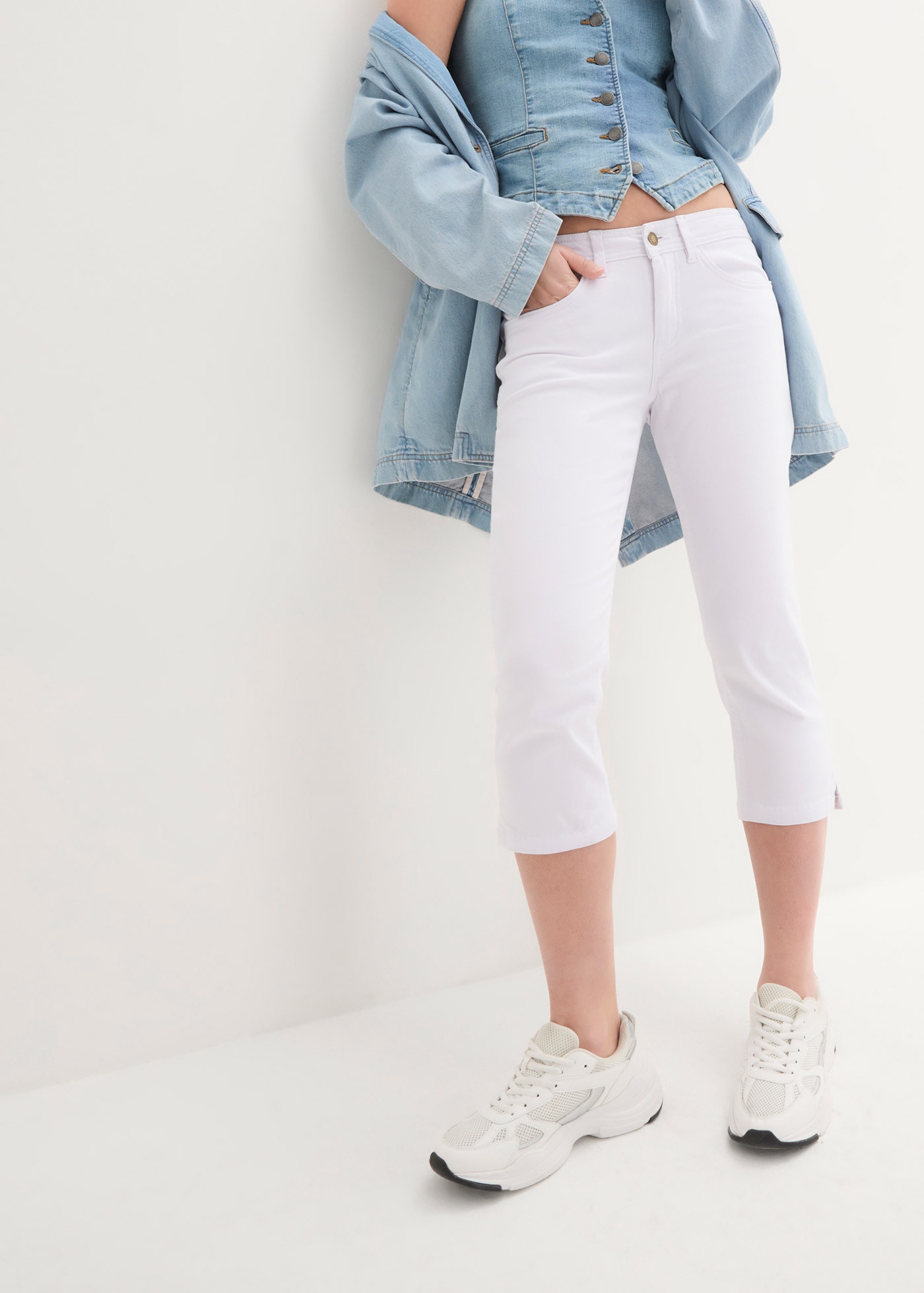 Image of bonprix Caprijeans "Slim Fit Jeans Mid Waist, cropped" 3/4-Capri-Look, Five-Pocket Style, Regular Fit, schmale Beinform