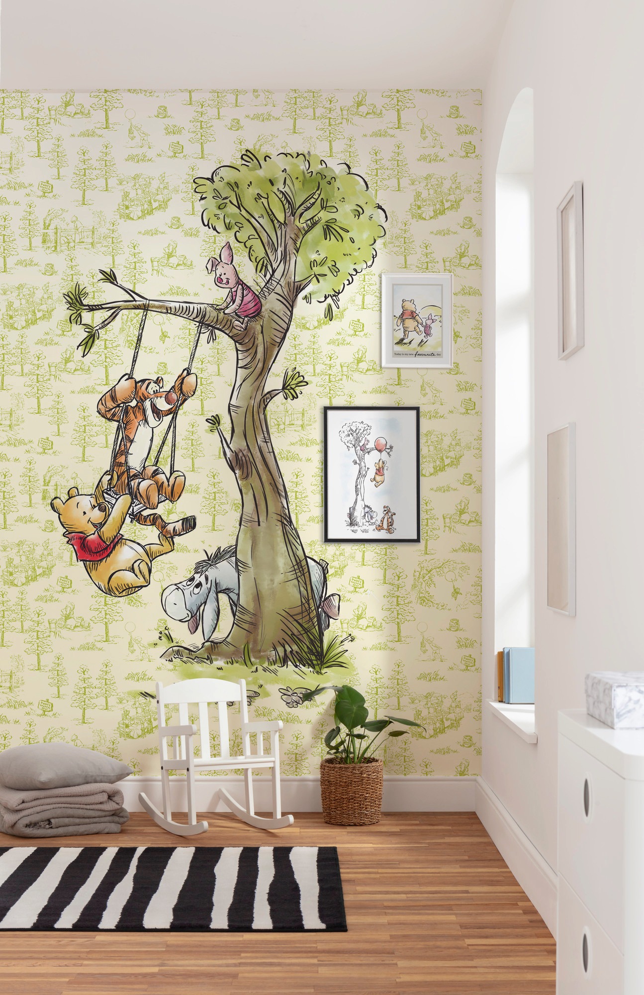 Komar Vliestapete "Digitaldruck Vlies - Winnie the Pooh in the Wood - Größe 200 x 280 cm" bedruckt glatt Kinderzimmer