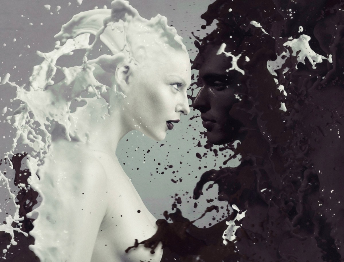 Image of Papermoon Fototapete "Frau Schwarz & Weiss"