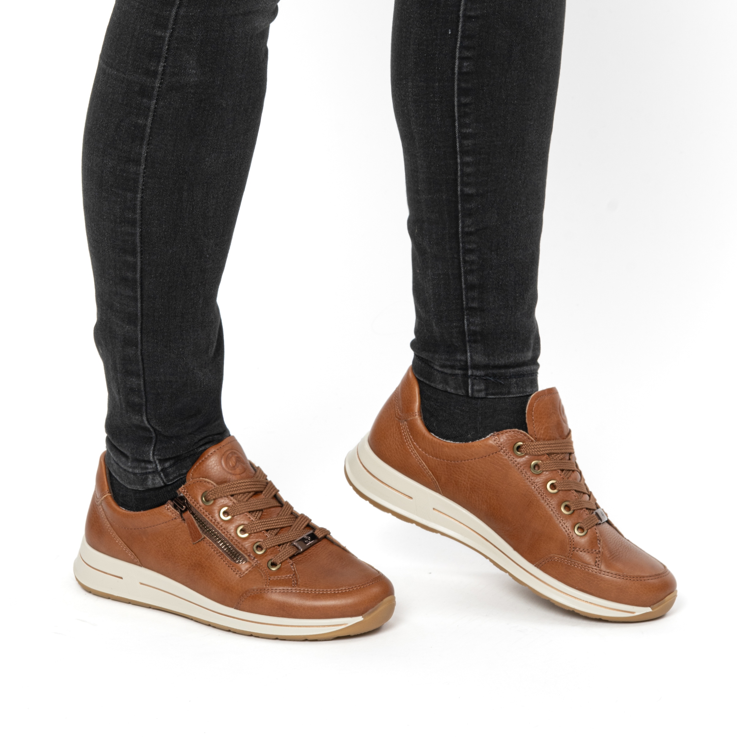 Ara Baskets à plateforme »OSAKA«  chaussure de loisirs, chaussure basse, à lacets avec logo embossé, largeur H