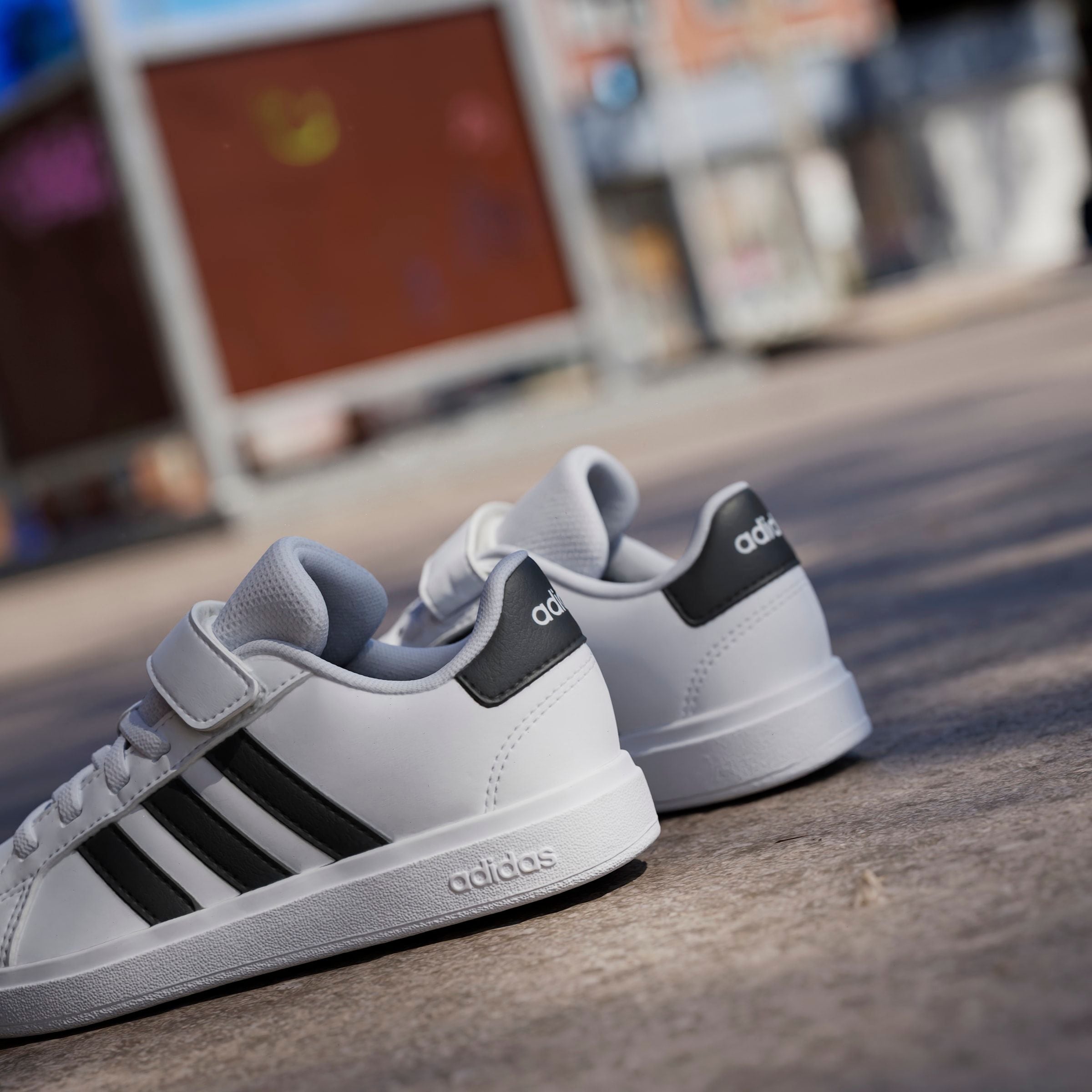 adidas Sportswear Sneaker »GRAND COURT 2.0 KIDS«, Design auf den Spuren des adidas Superstar