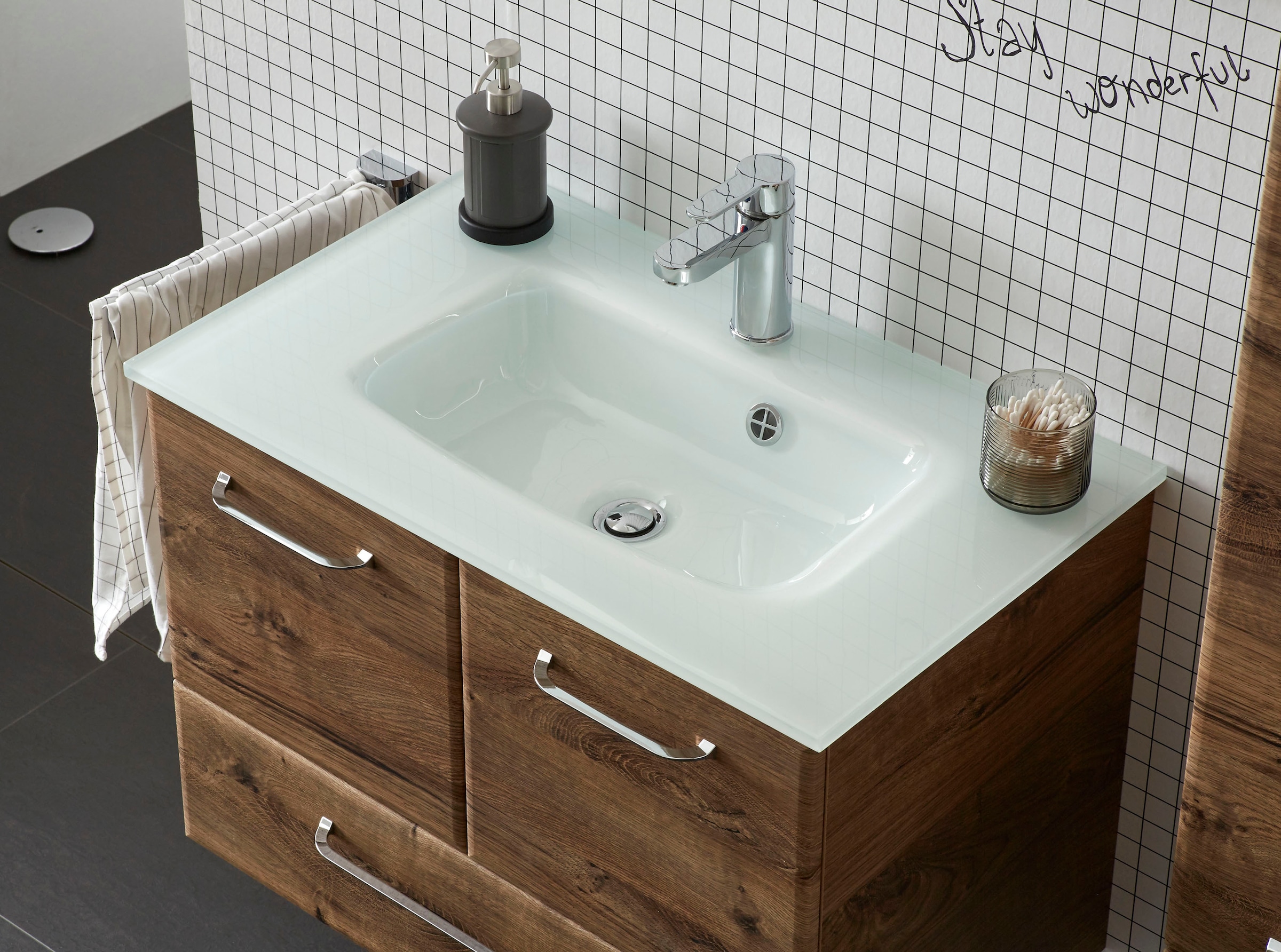 Saphir Waschtisch »Quickset Glaswaschtisch mit Unterschrank, 74 cm breit, Waschplatz« Griffe in Chrom Glanz, inkl. Türdämpfer, 2 Türen, 1 Schublade