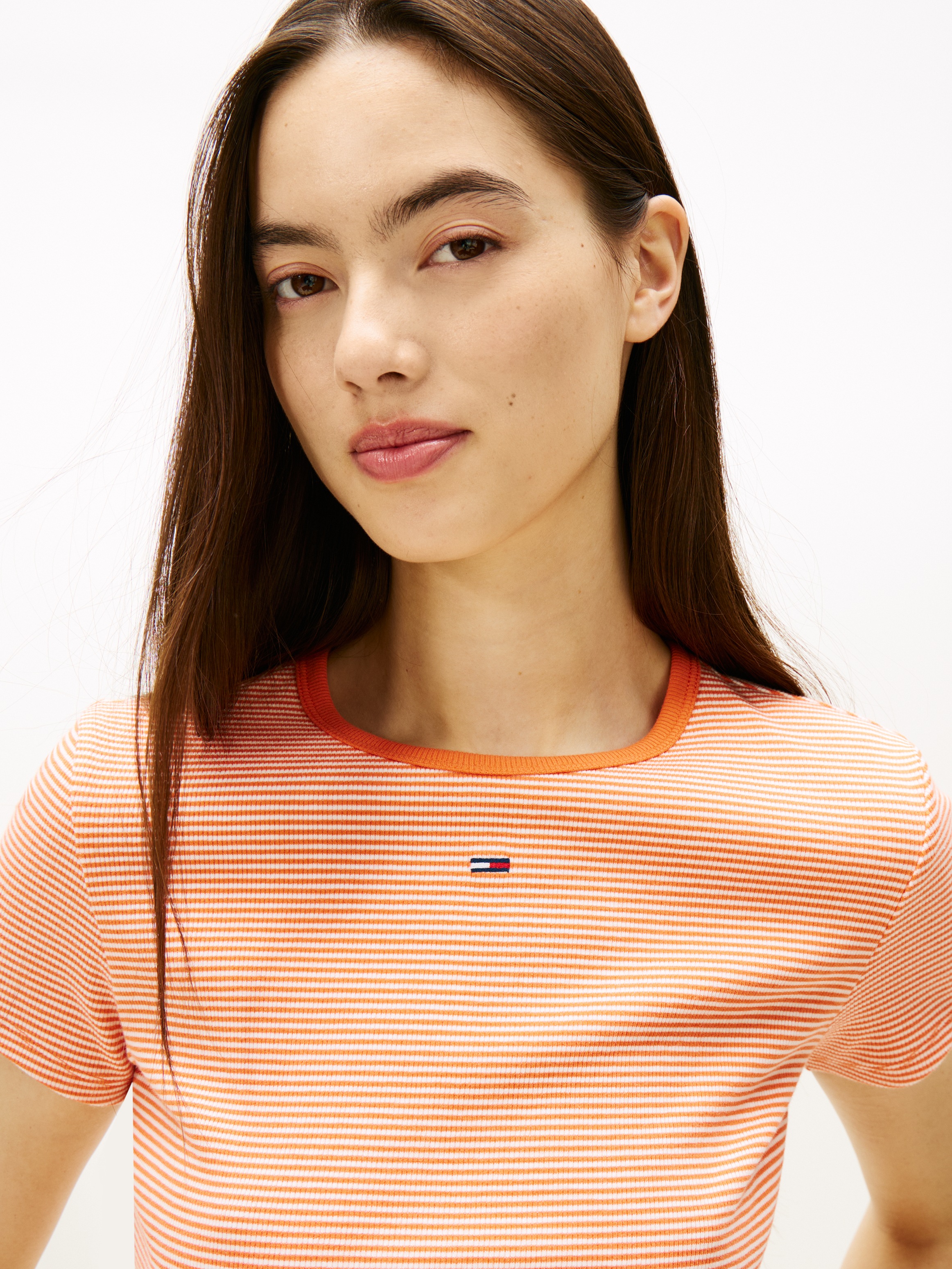 Tommy Jeans Kurzarmshirt »TJW ESSENTIAL RIB SHORT SLEEVE EXT« Baumwollmischung in gerippter Struktur, Slim Fit
