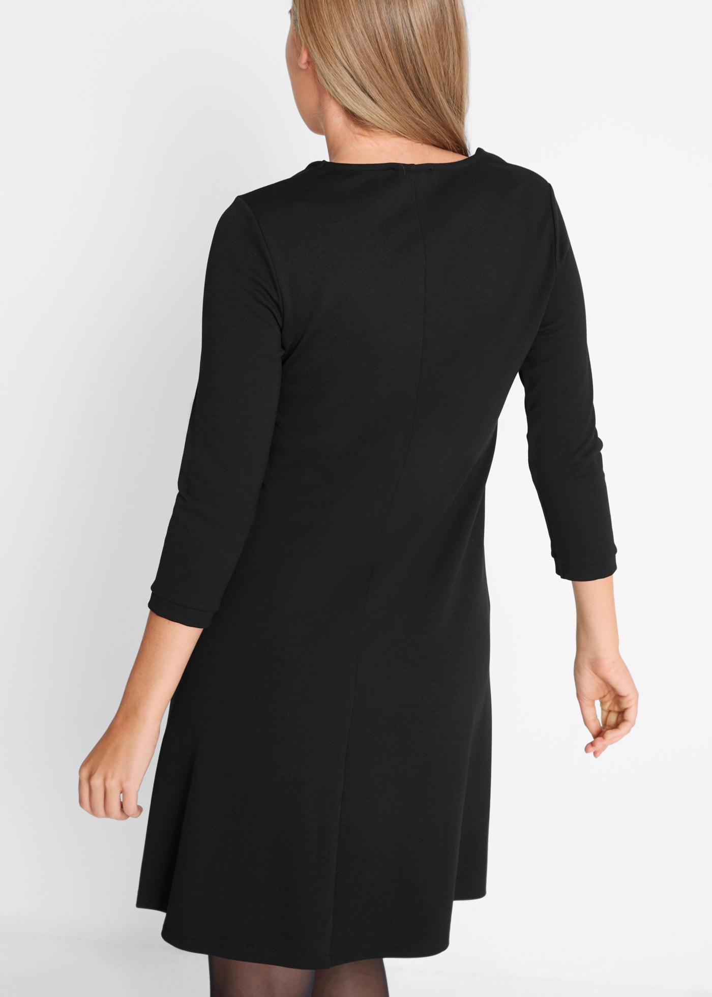 bonprix Robe t-shirt leicht ausgestellte A-Linie, knieumspielende Länge, 3/4-Ärmel