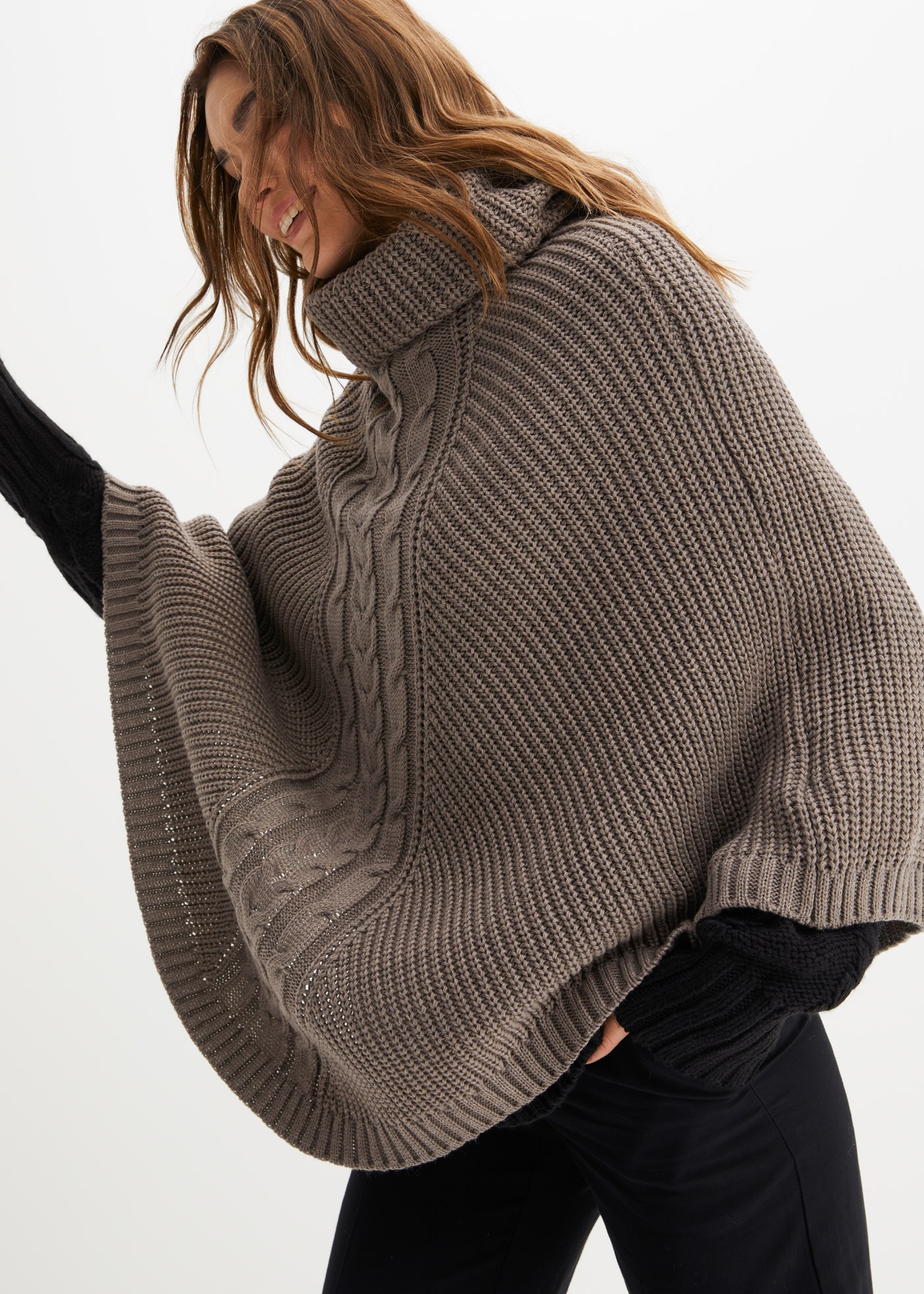 Image of bonprix Strickponcho kuscheliger Rippstrick mit Zopfmuster, lässige Passform, Rollkragen