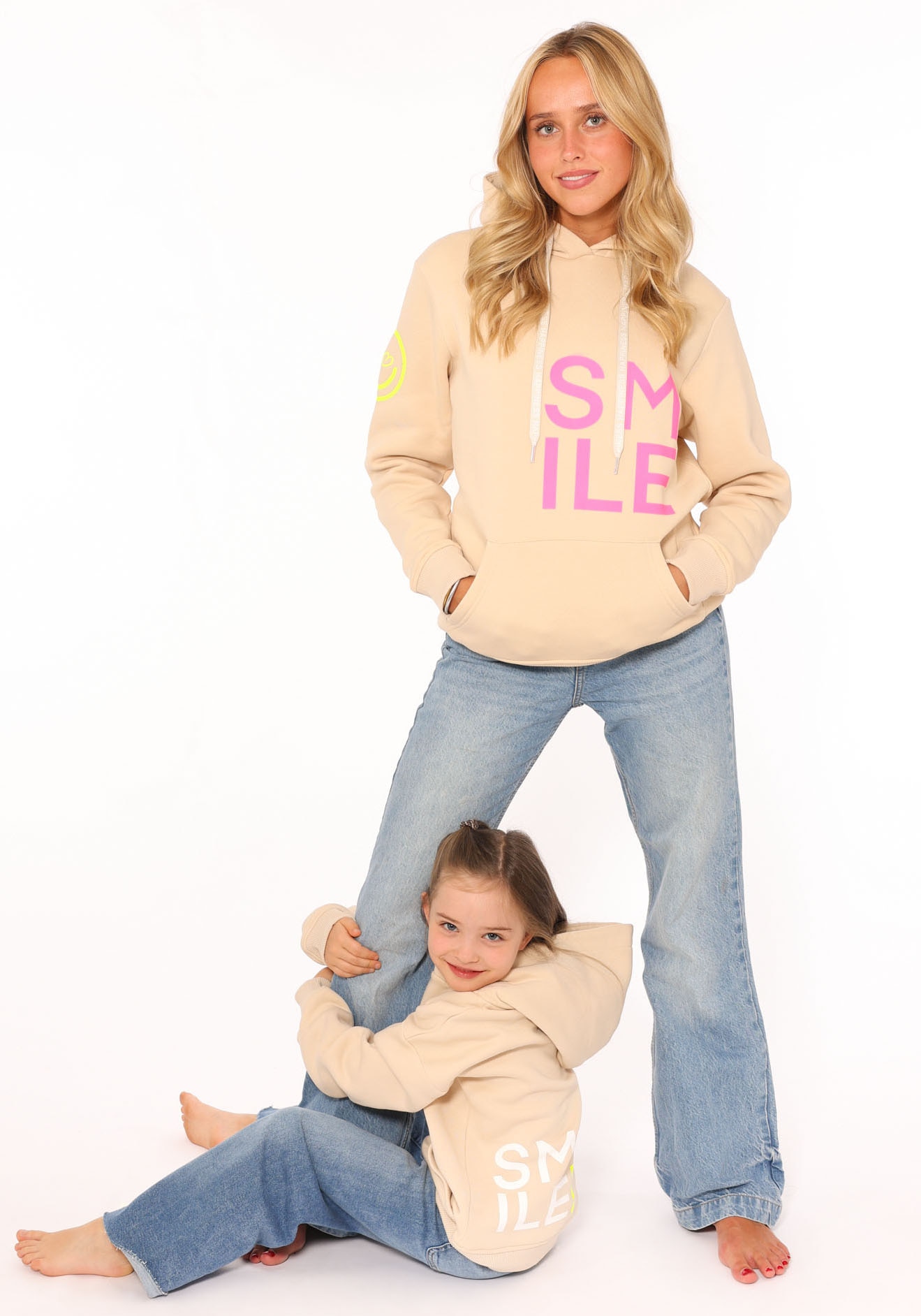 Zwillingsherz Hoodie »"Alissa-Kids"«, mit "Smile"-Aufdruck in Neonfarben und gestickte Smiley
