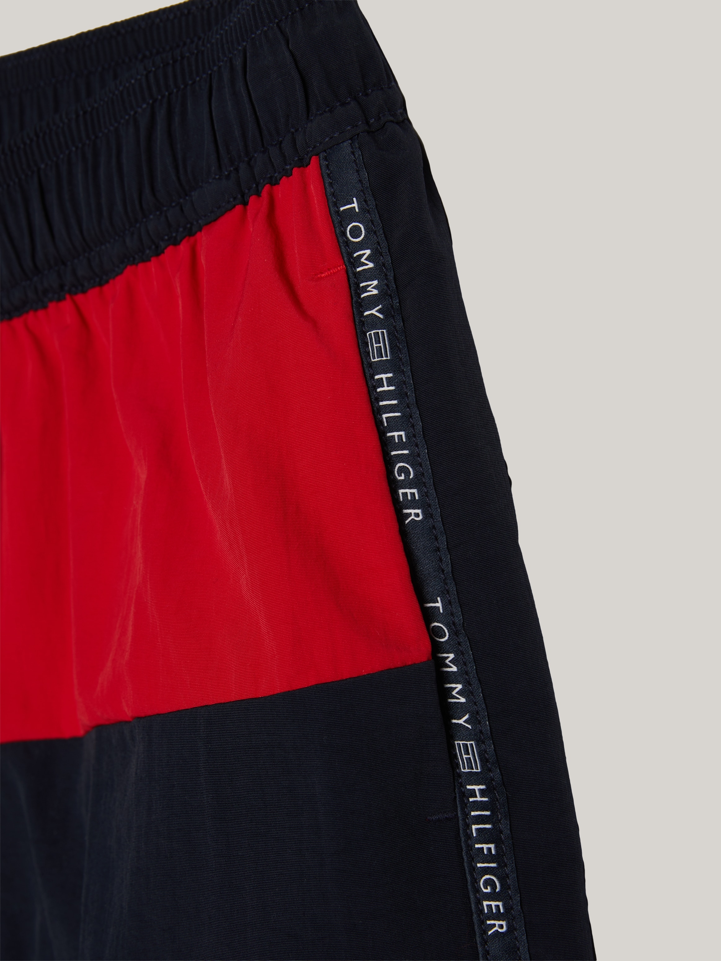 Tommy Hilfiger Swimwear Badeshorts »MEDIUM DRAWSTRING«, im Color Block-Design