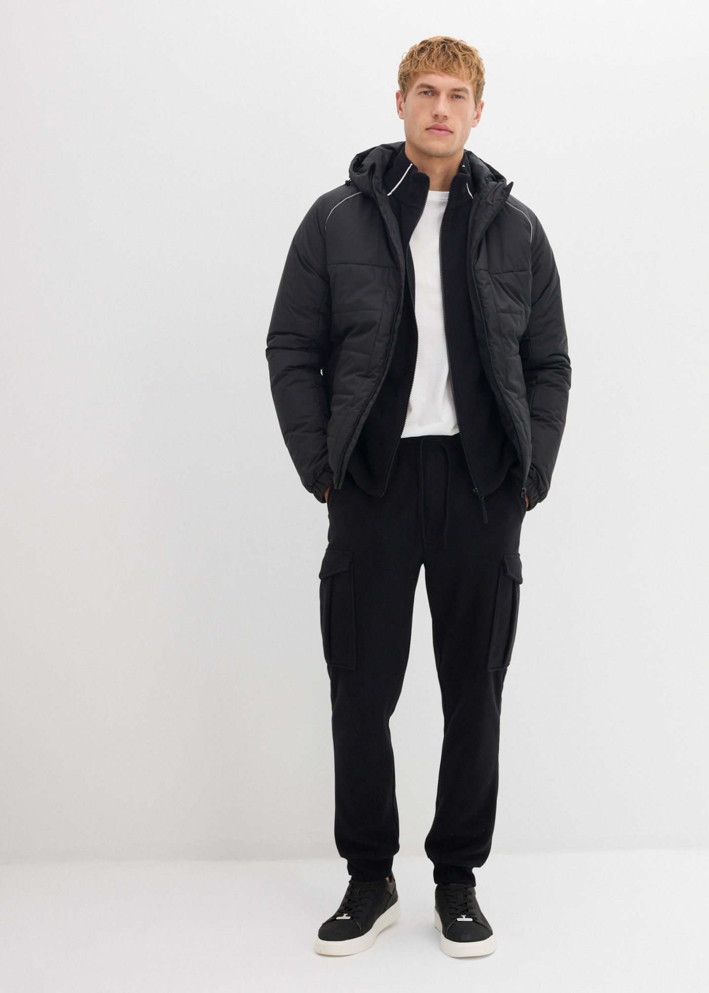bonprix Pantalon de jogging  qualité agréable et douce, coupe Regular, style décontracté, en polyester