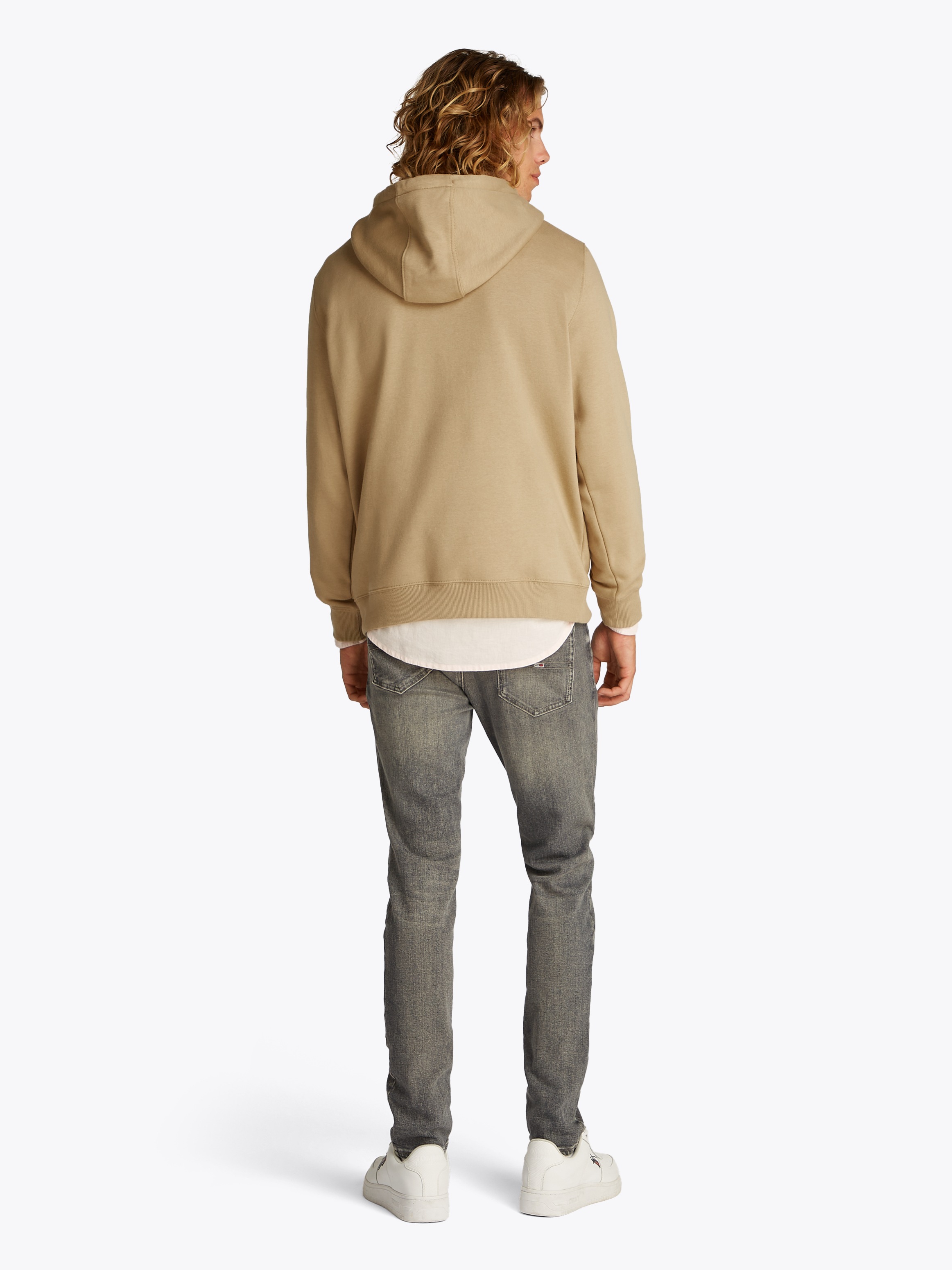Tommy Jeans Sweatshirt »TJM REG S FLAG HOODIE«, mit bestickten Markenlogo auf Brusthöhe