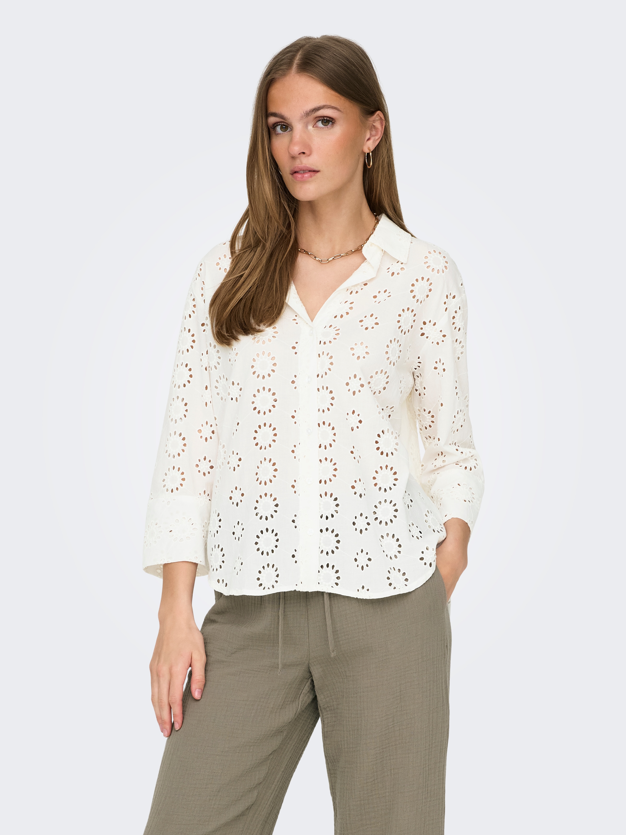 Image of JDY Hemdbluse "JDYTALLIE 3/4 LONG SHIRT WVN NOOS" mit Lochstickerei-Detail
